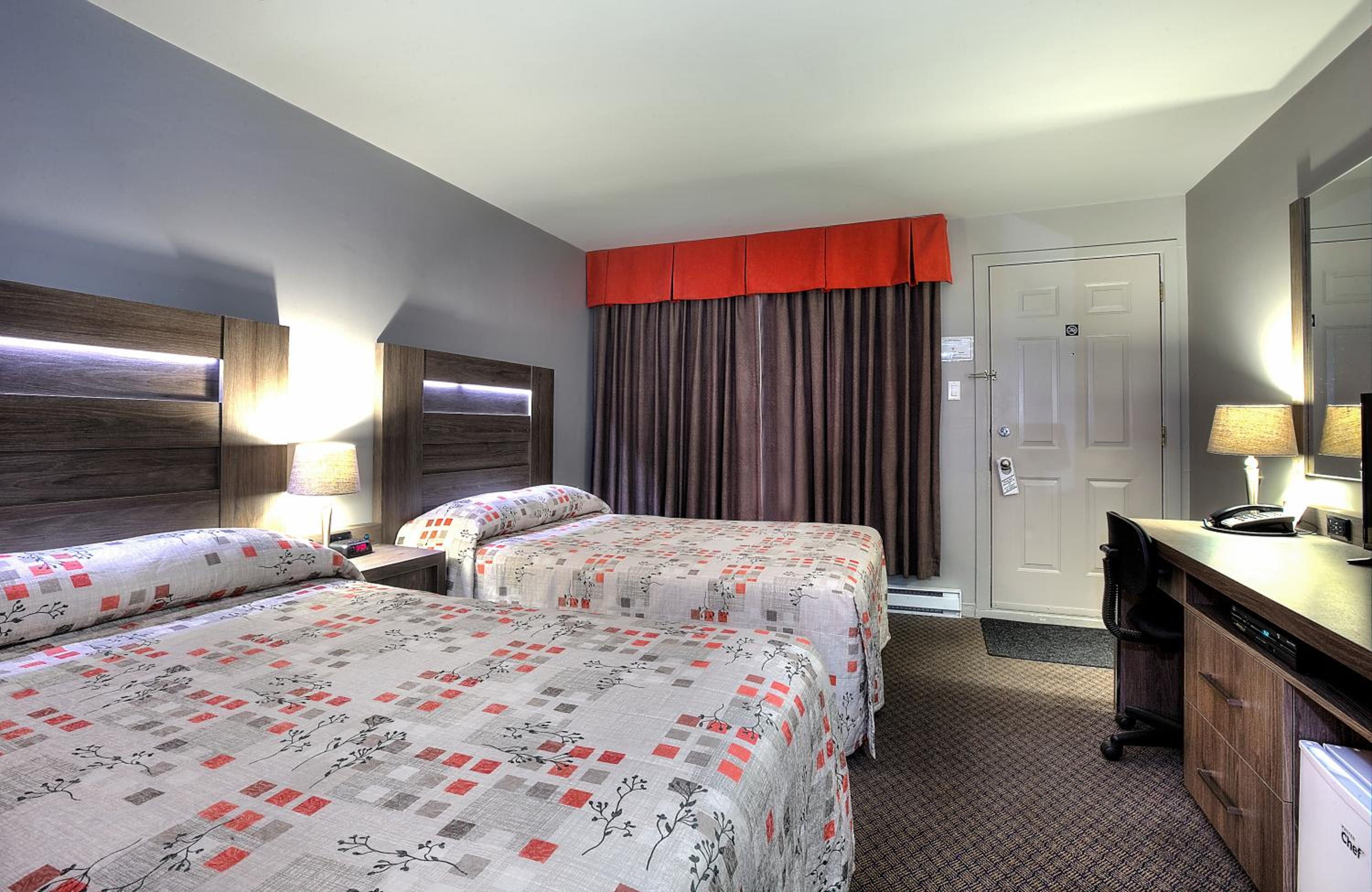 Standard Double Room with Two Double Beds - Photo 8
