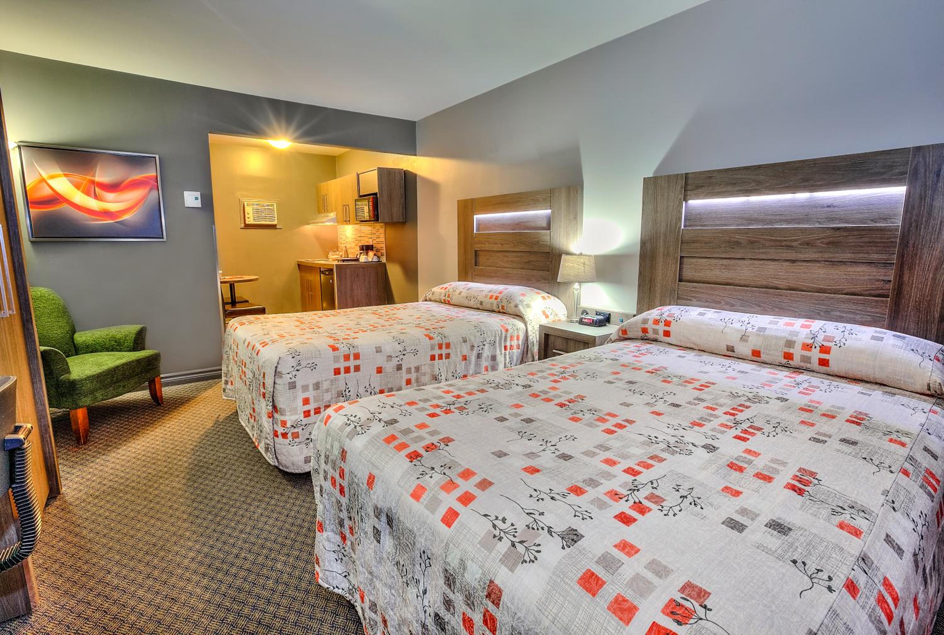 Double Room with Two Double Beds and Kitchenette photo 1