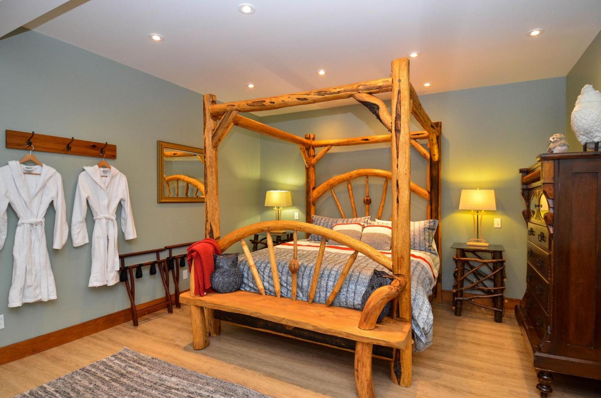 Deluxe King Suite photo 3