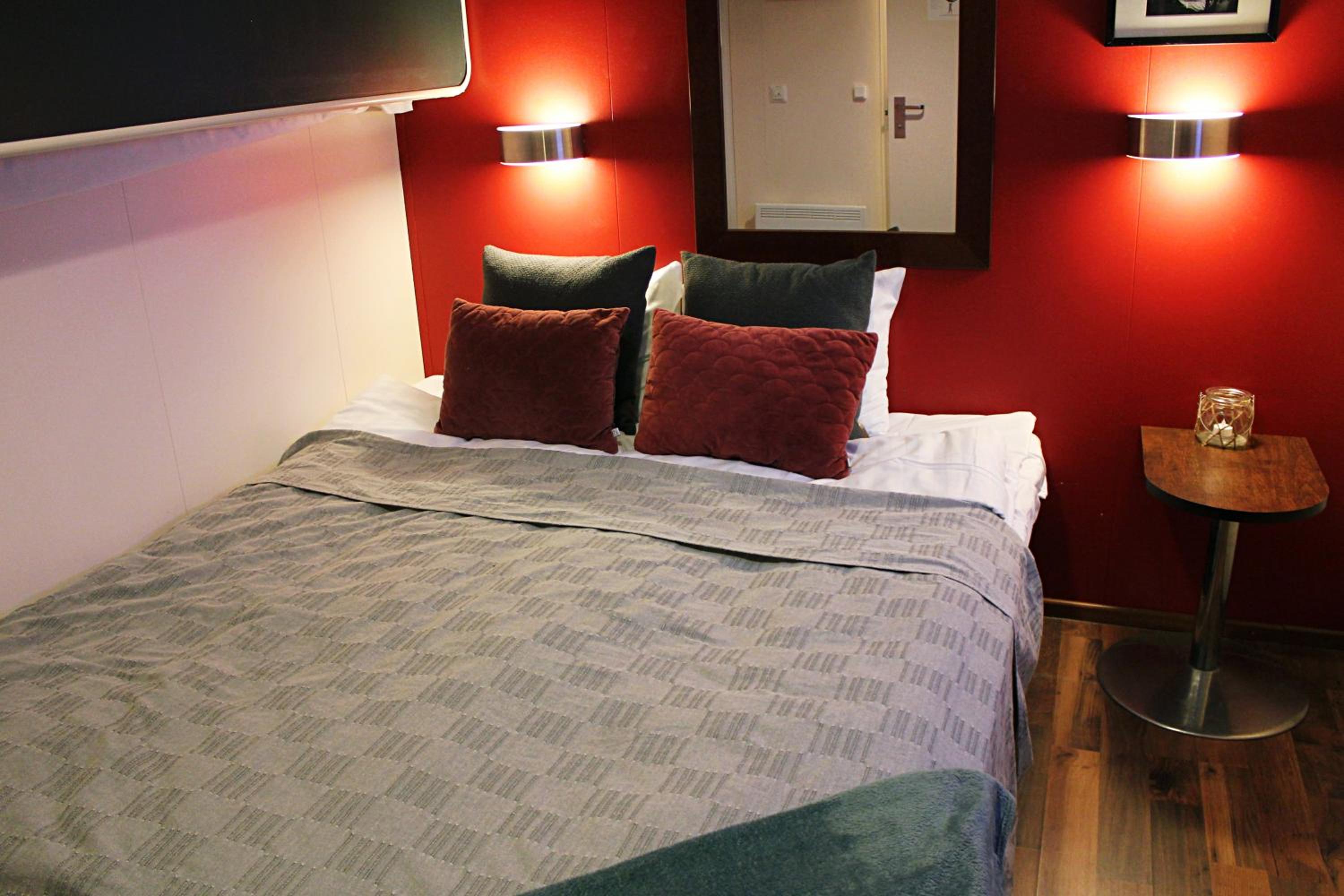 Double Room with Lake View - No pets - Photo 4