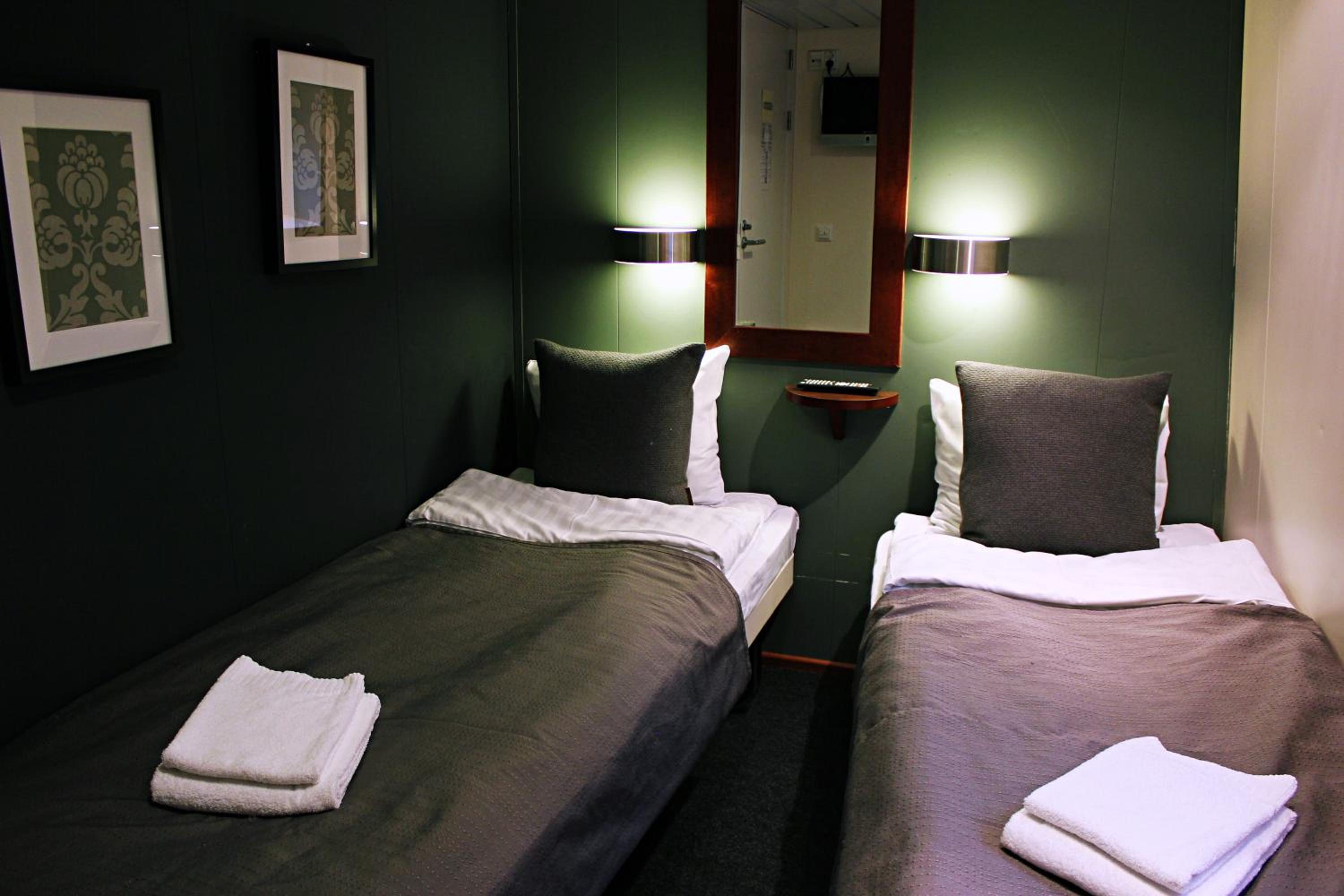 Small Twin Room - Pets allowed - Photo 4