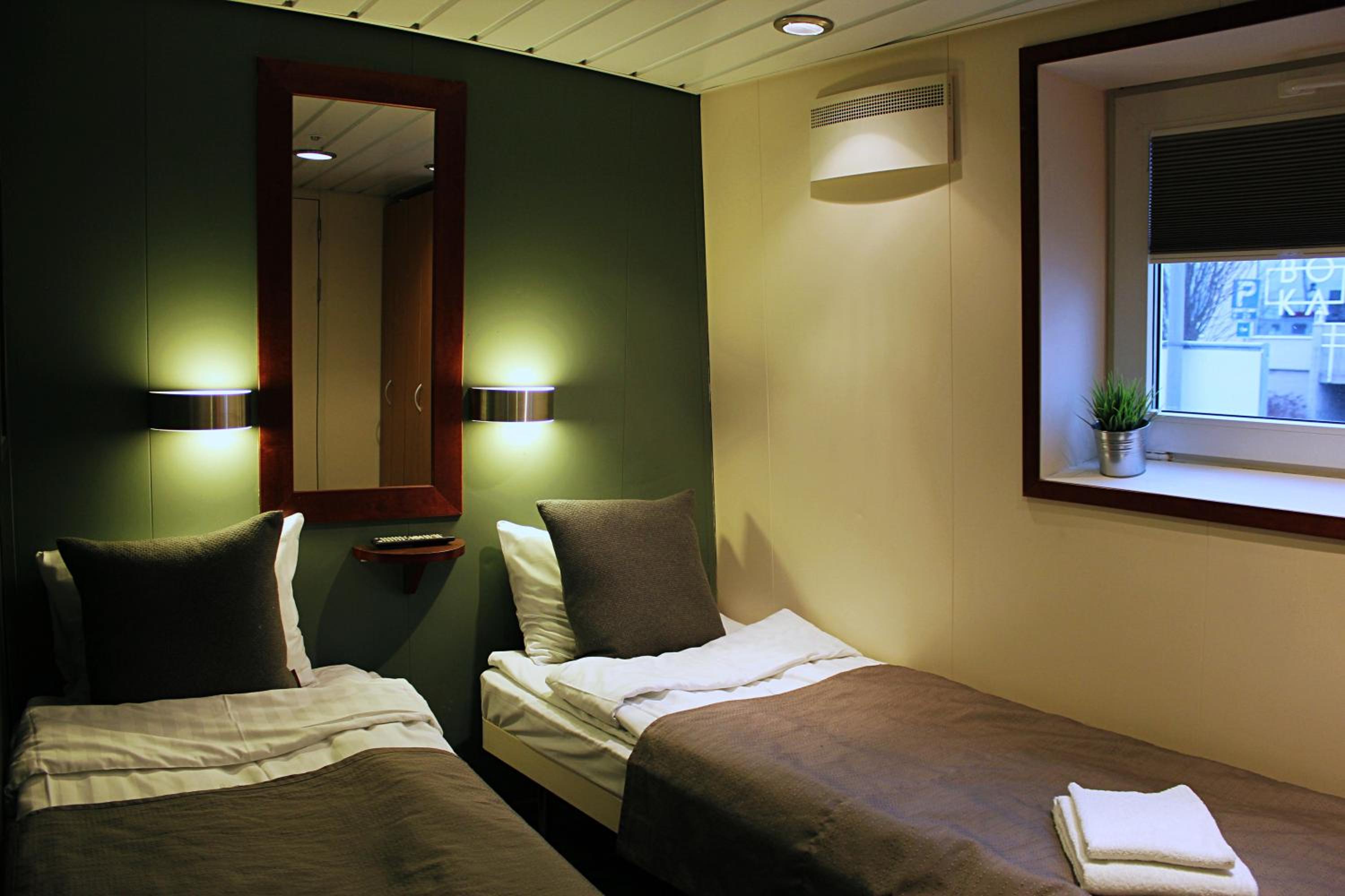 Small Twin Room - Pets allowed - Photo 1