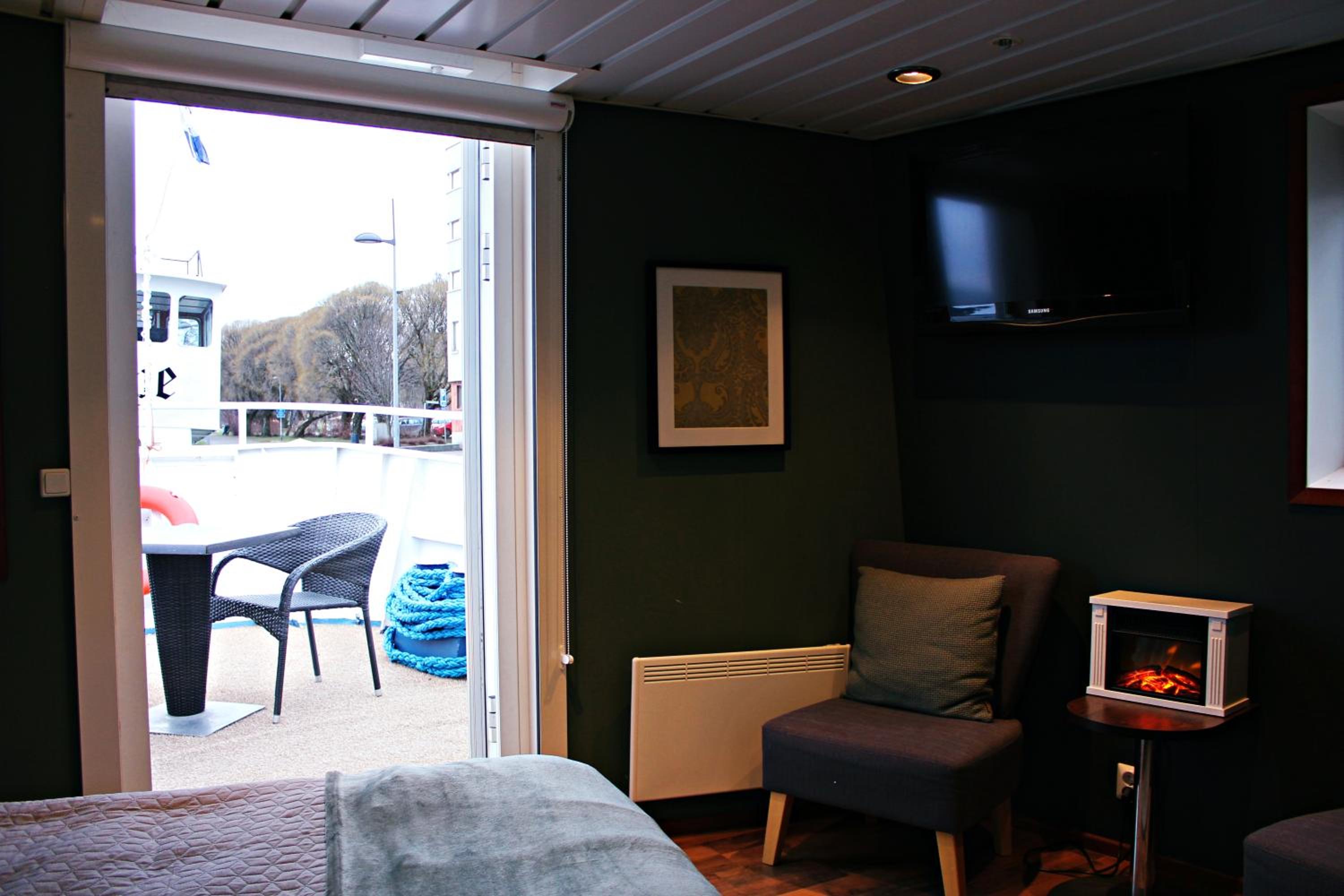 Suite with Terrace - No pets - Photo 6