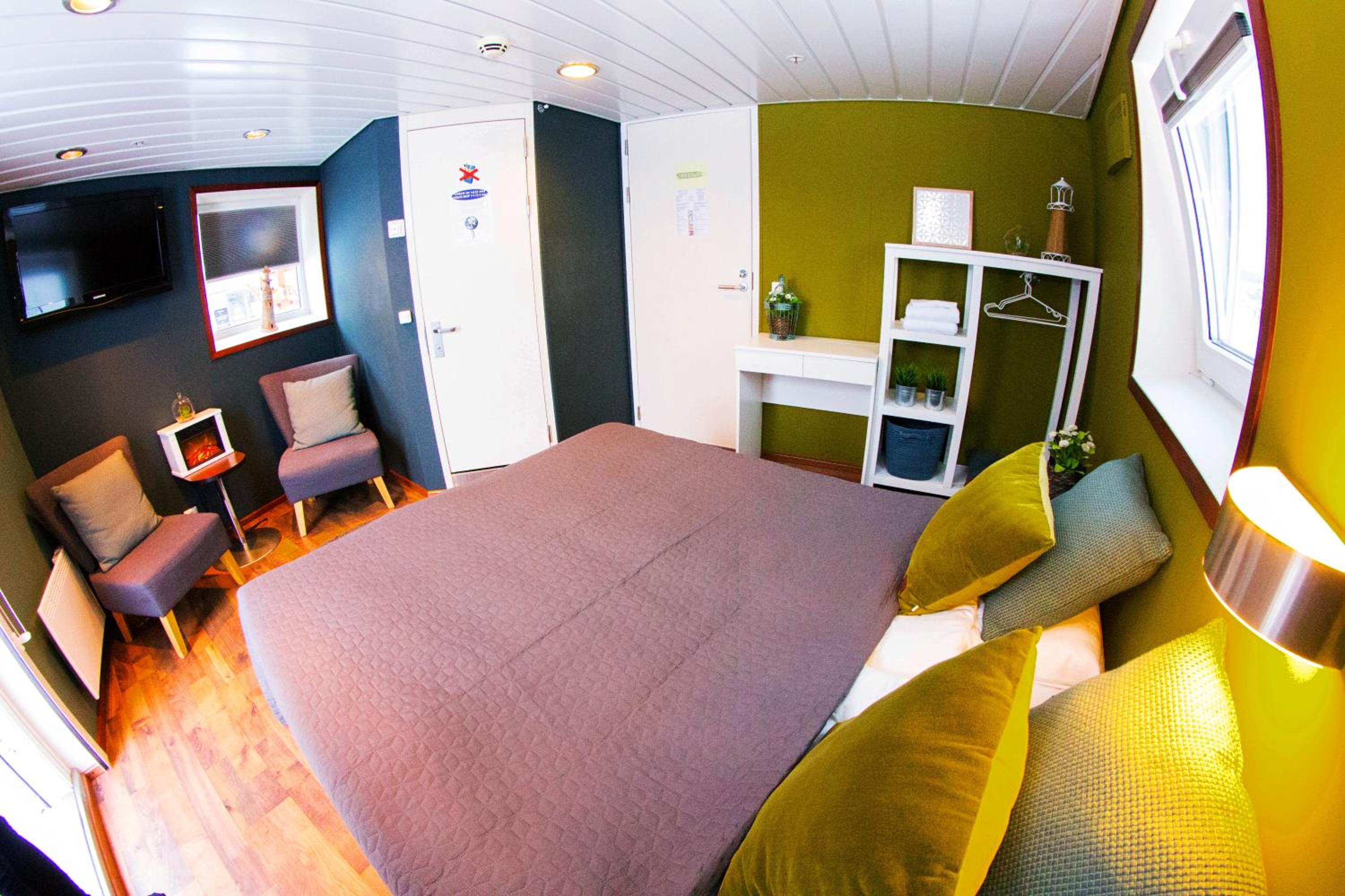 Suite with Terrace - No pets - Photo 7