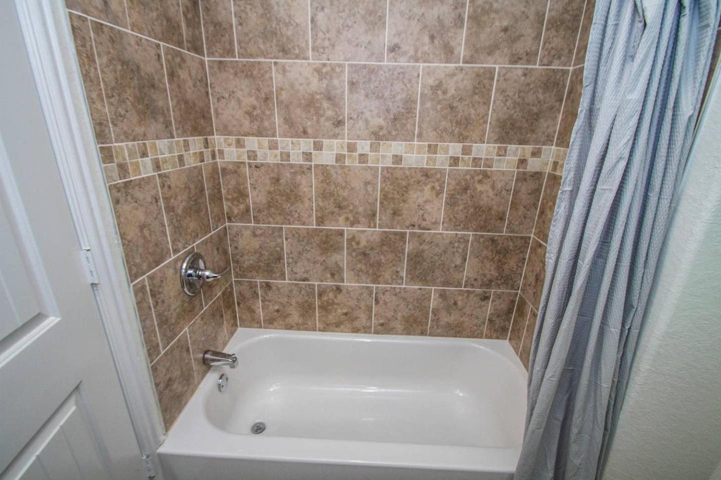 Two-Bedroom Apartment - Photo 4