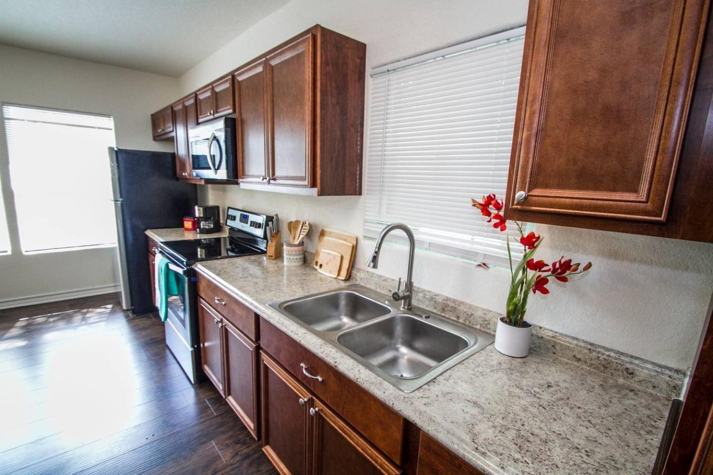 Two-Bedroom Apartment - Photo 8