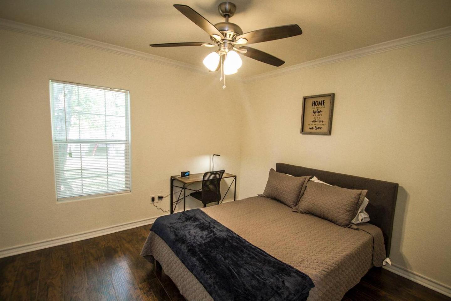 Two-Bedroom Apartment - Photo 9