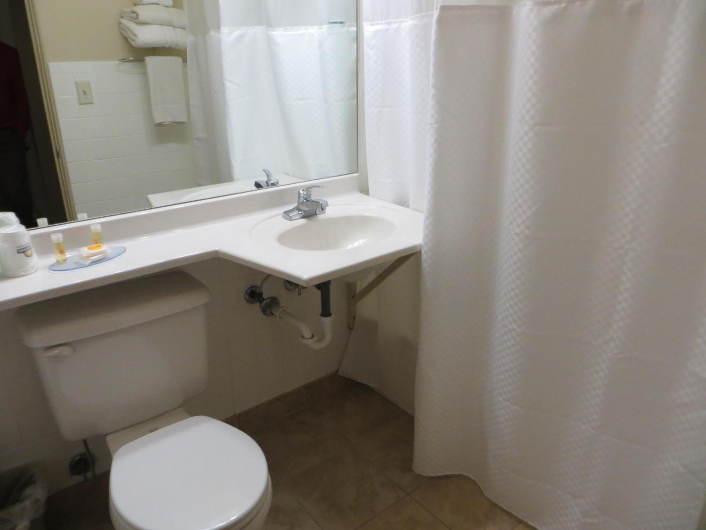 Studio Suite with Two Queen Beds - Non-Smoking photo 2
