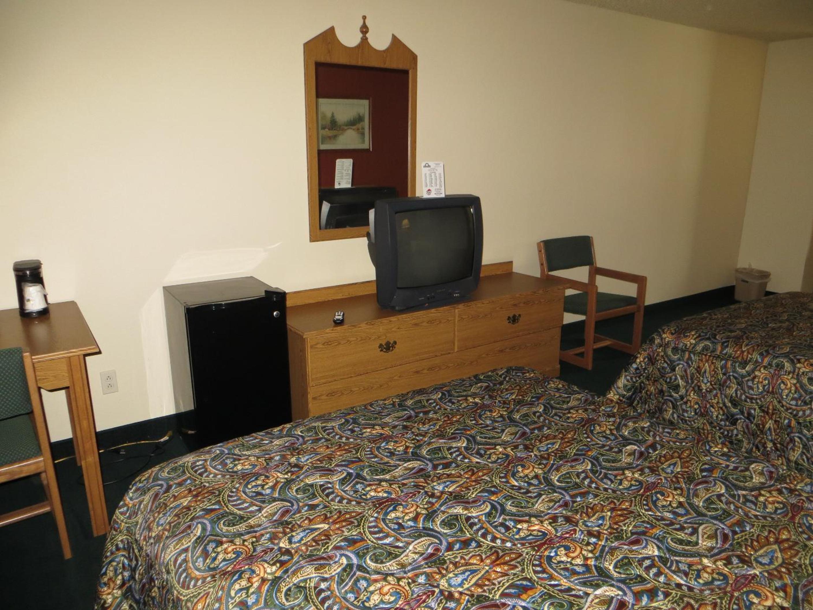 Deluxe Studio Suite with Two Queen Beds - Non-Smoking photo 3