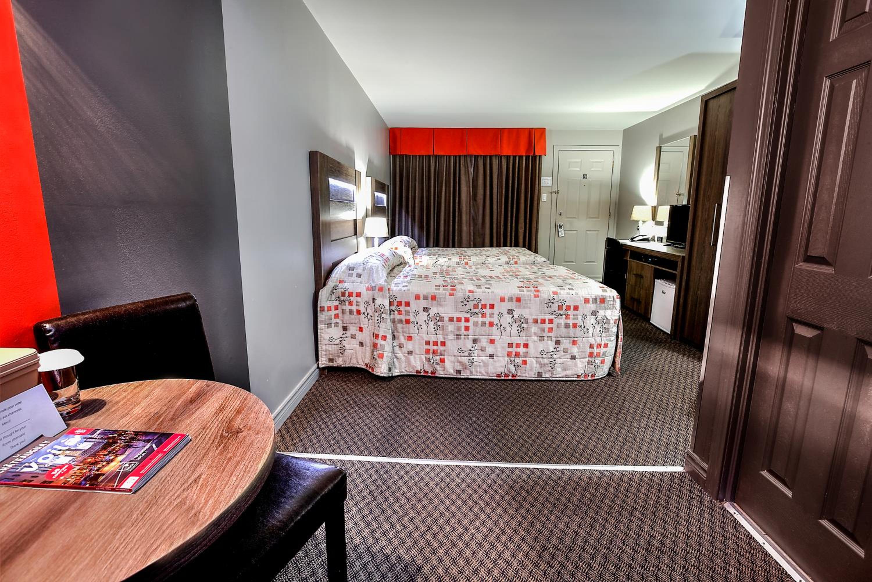 Standard Double Room with Two Double Beds - Photo 2