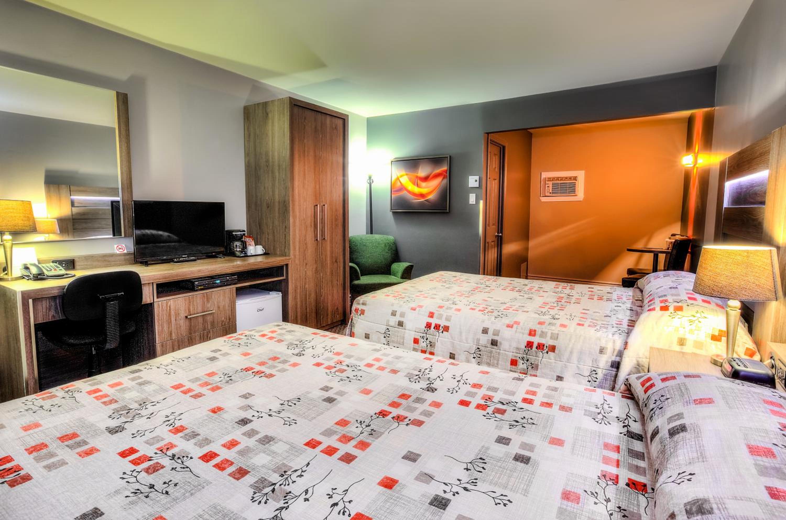 Standard Double Room with Two Double Beds - Photo 6