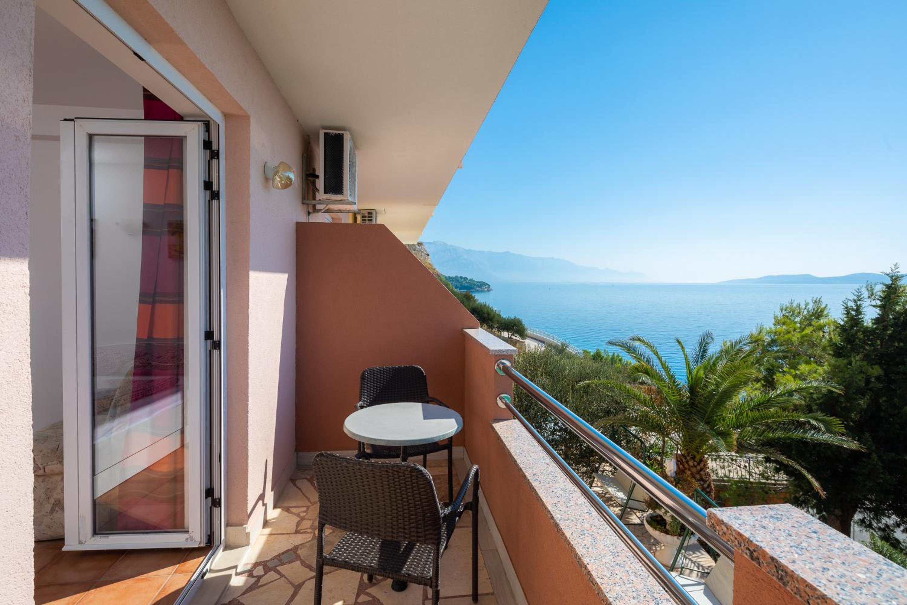 Studio with Balcony photo 2