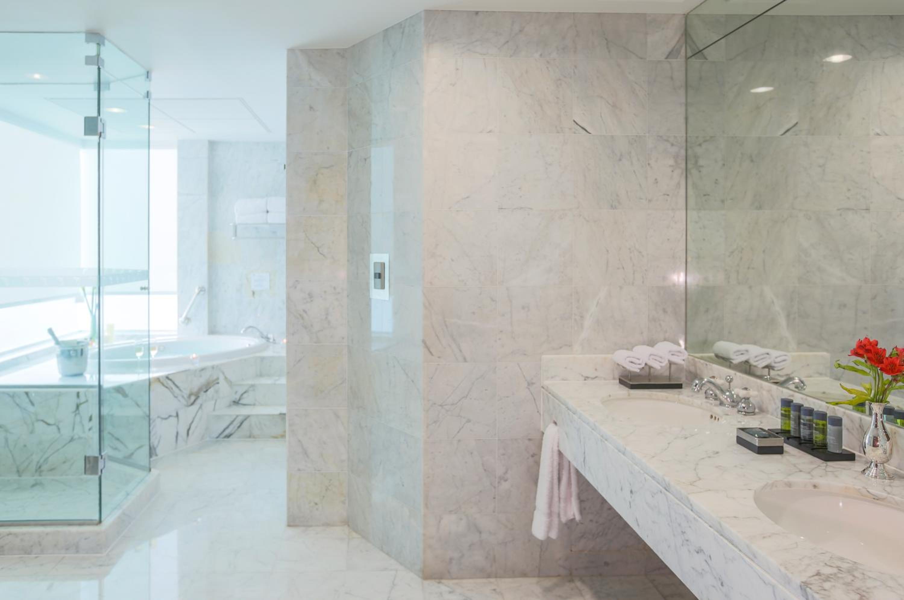 Deluxe Suite - Photo 14