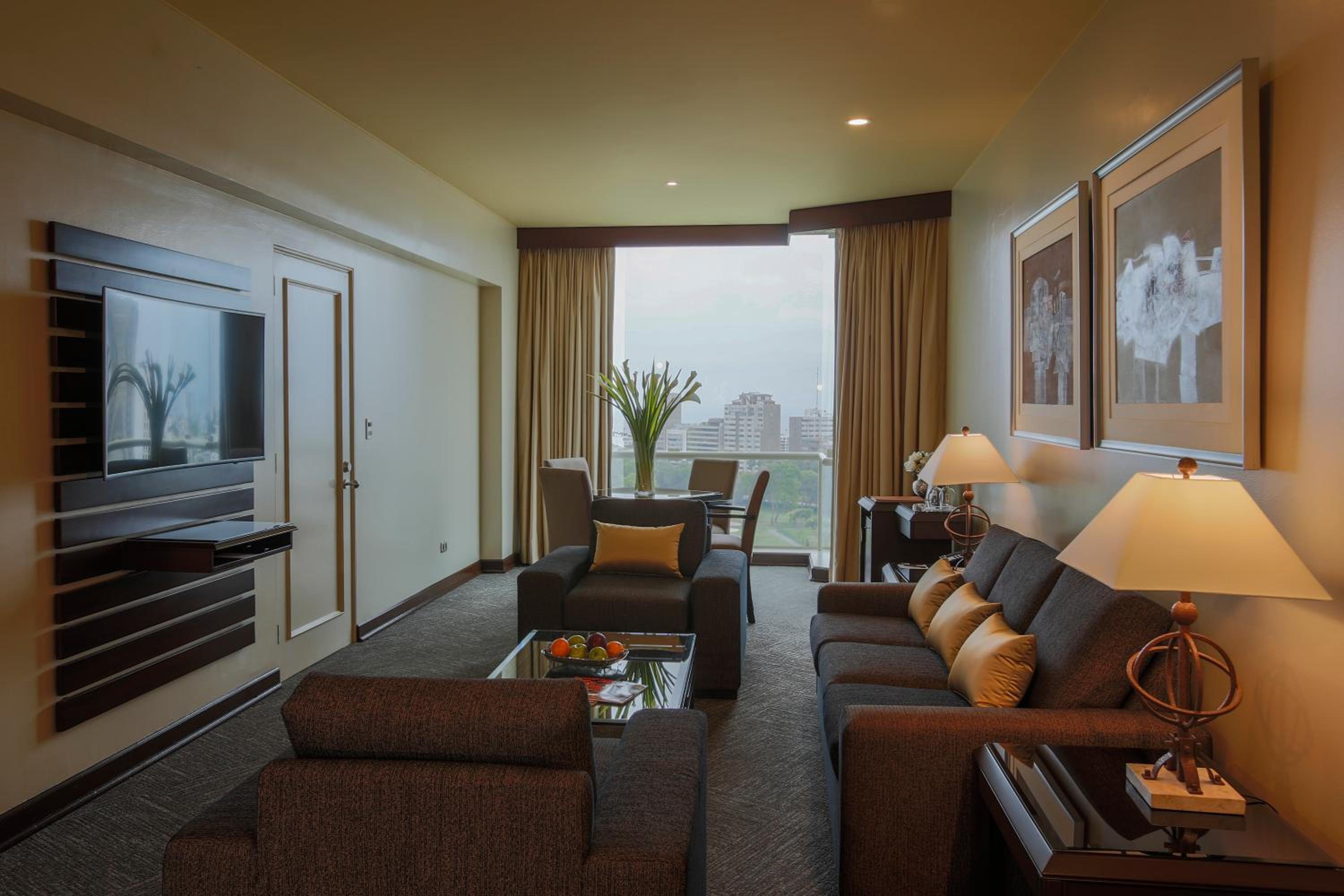 Deluxe Suite - Photo 1