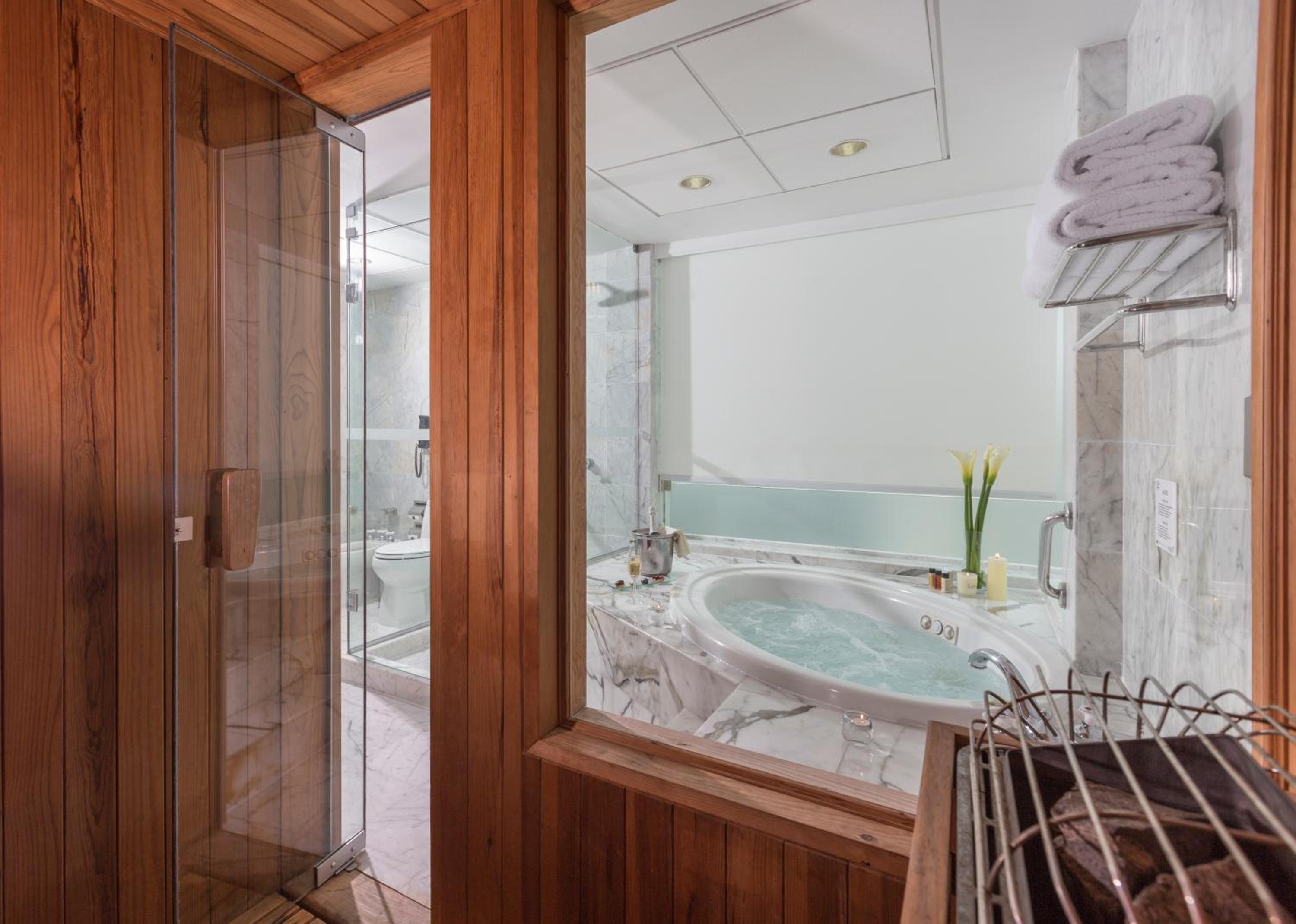 Deluxe Suite - Photo 7