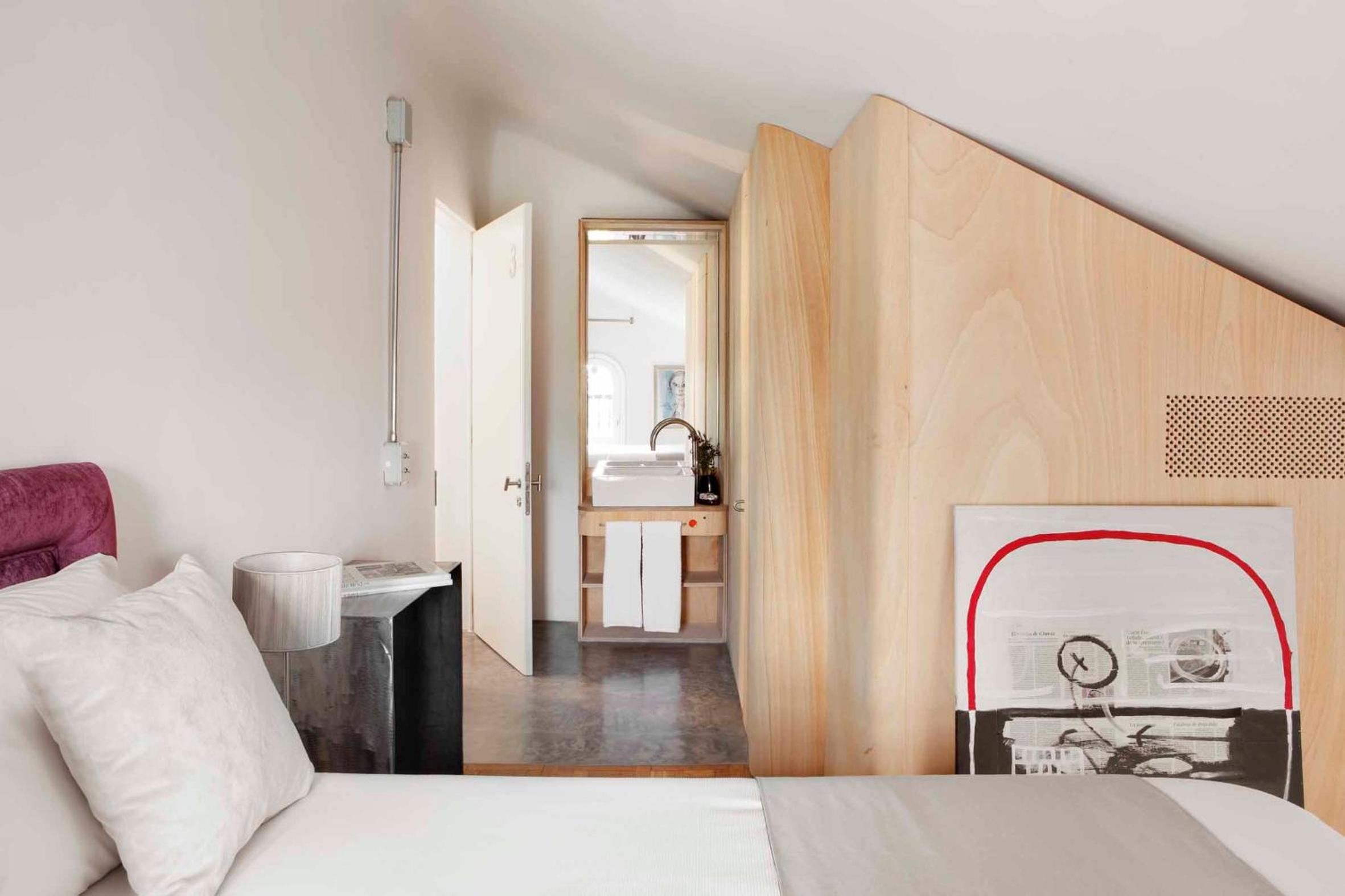 Small Double Room photo 2