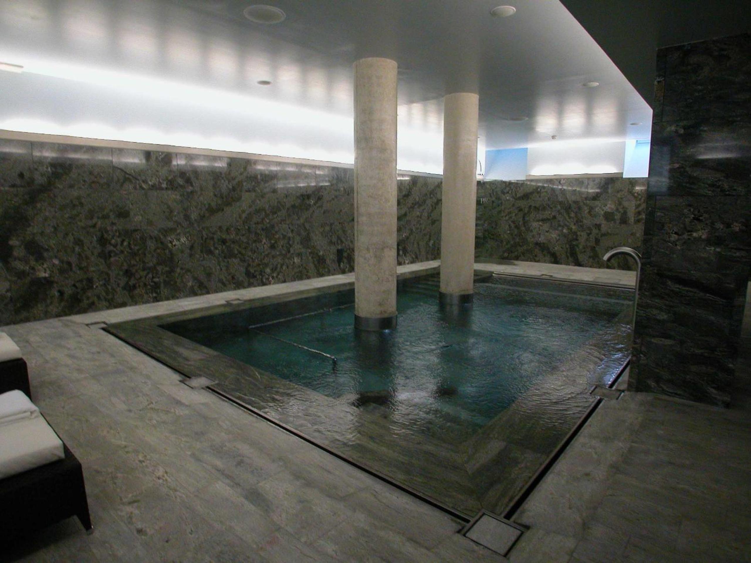 Double Room with Spa Access - Photo 4