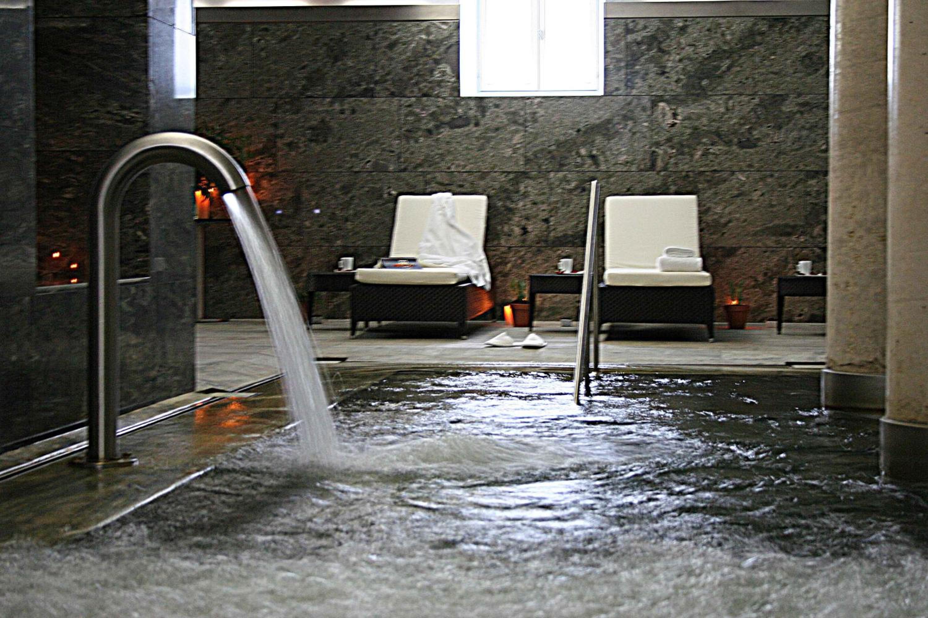 Double Room with Spa Access - Photo 1