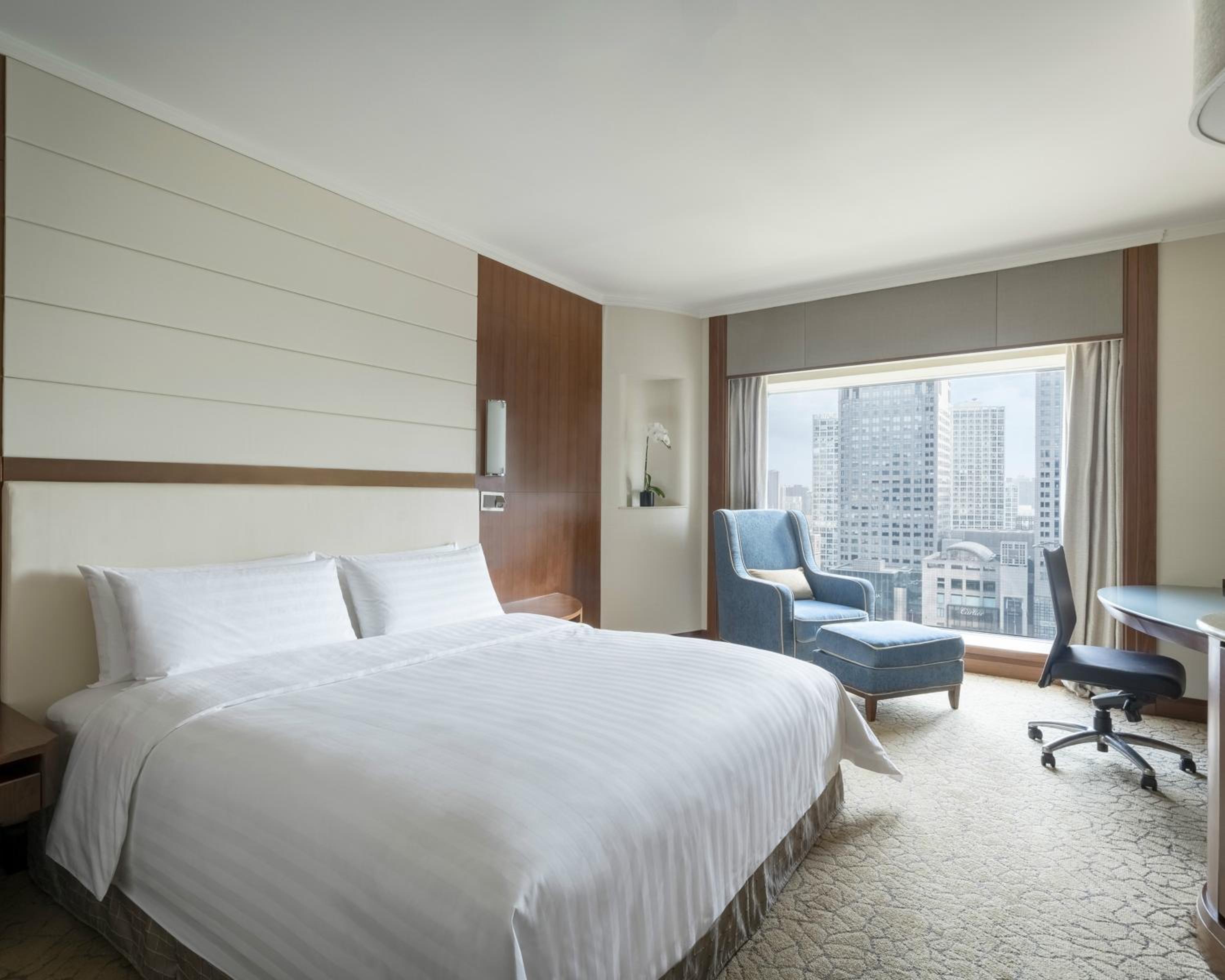 Deluxe King Room - Photo 1