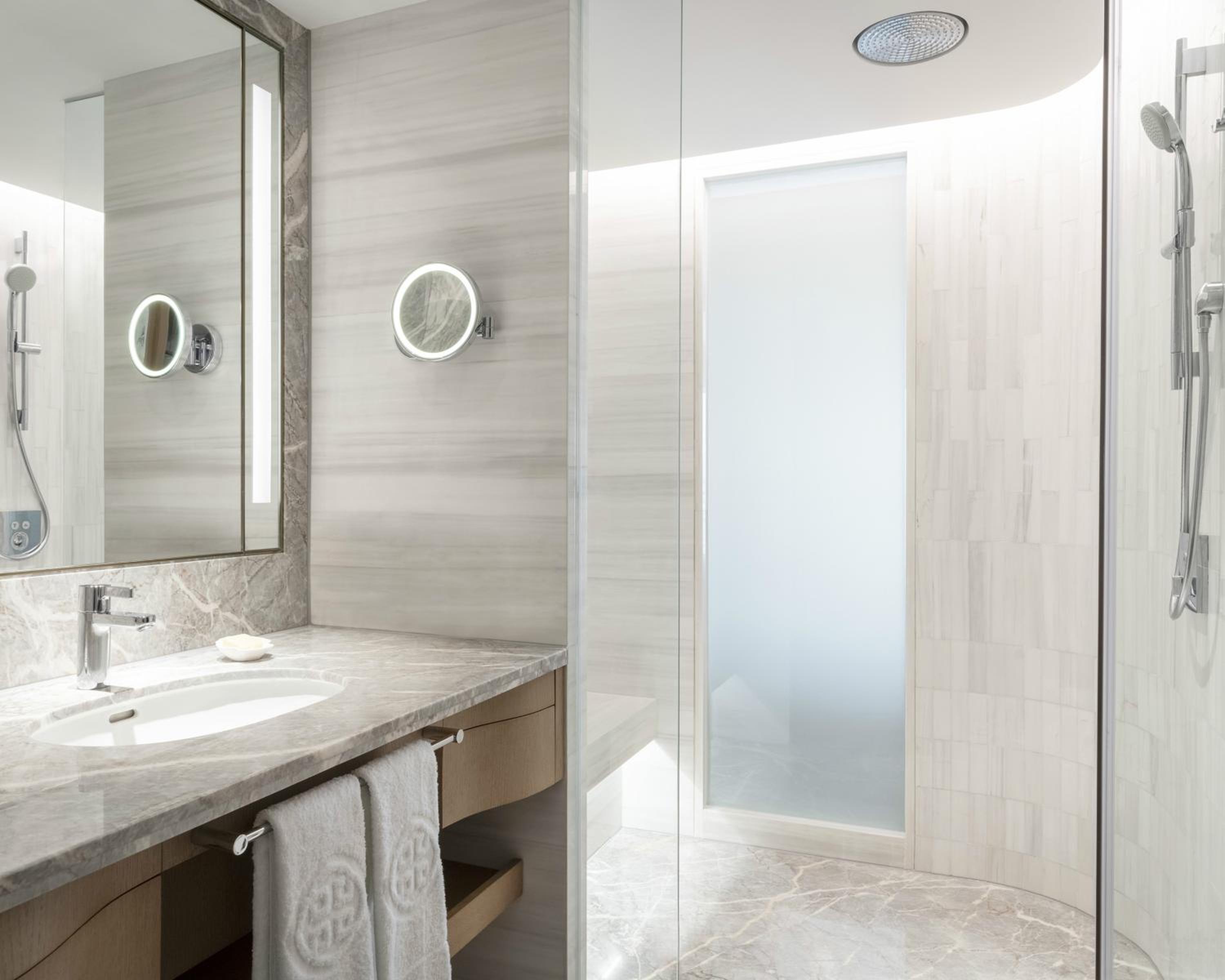 Horizon Deluxe King Room - Photo 2