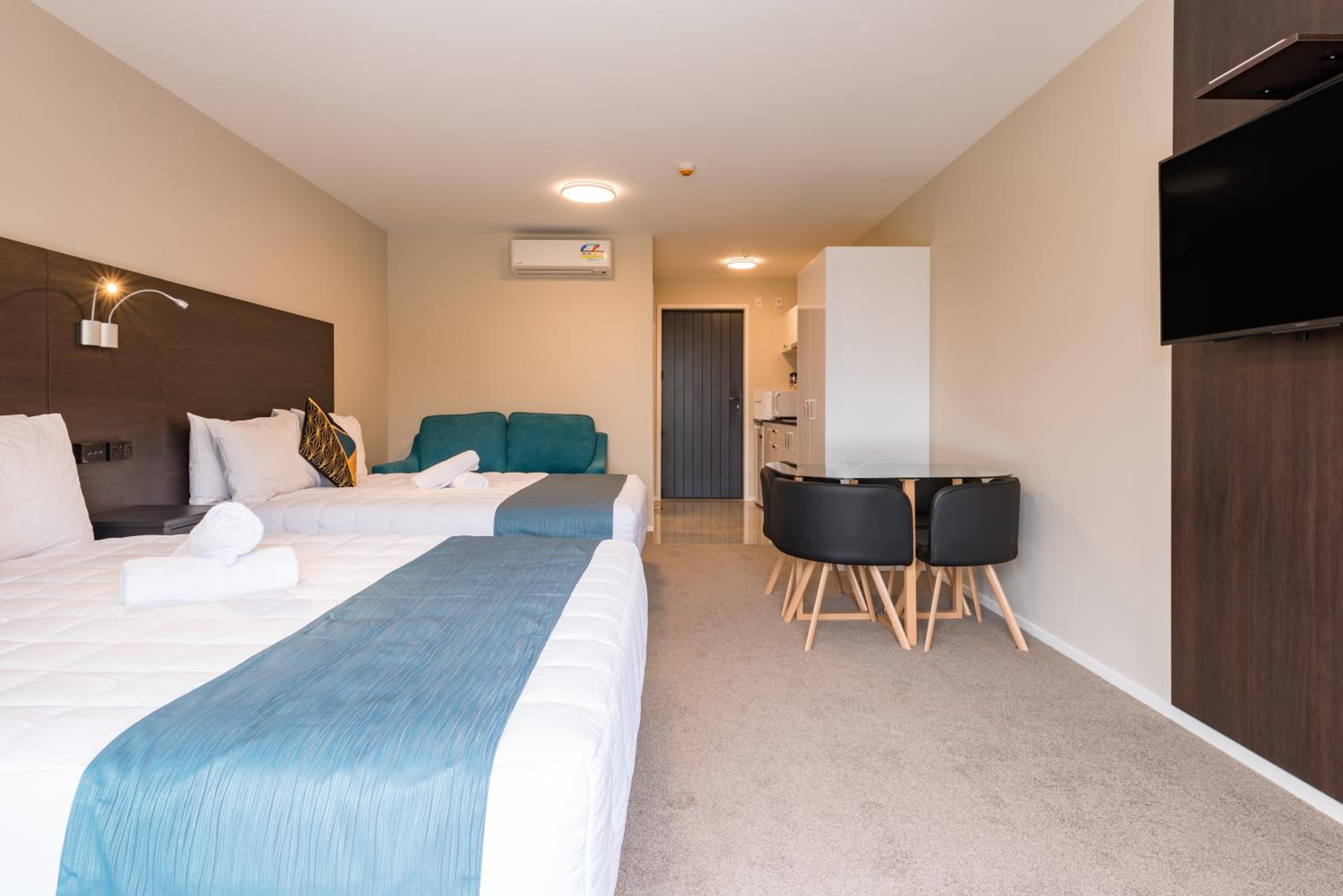 Superior Studio with Two Queen Beds - Photo 6