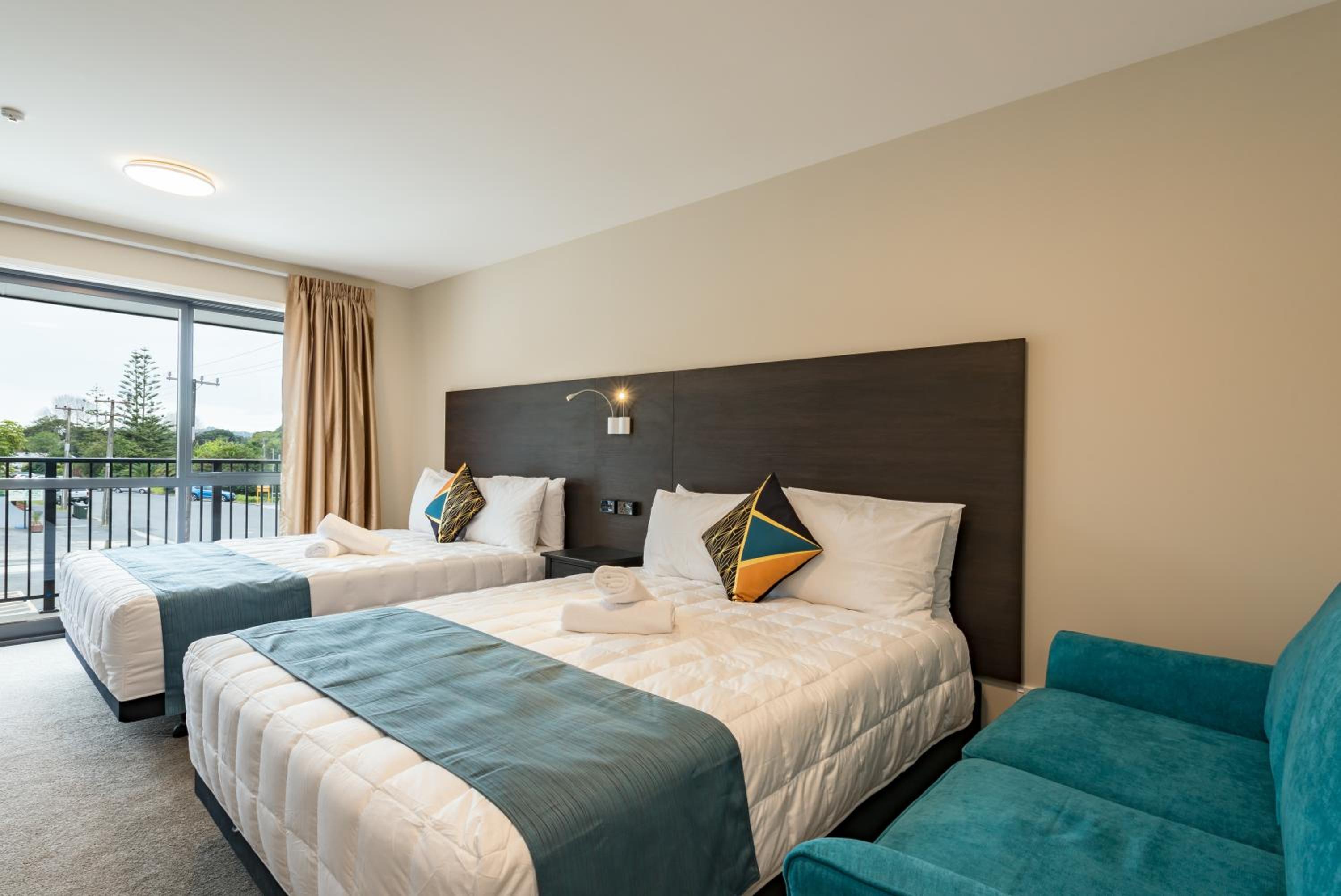 Superior Studio with Two Queen Beds - Photo 4