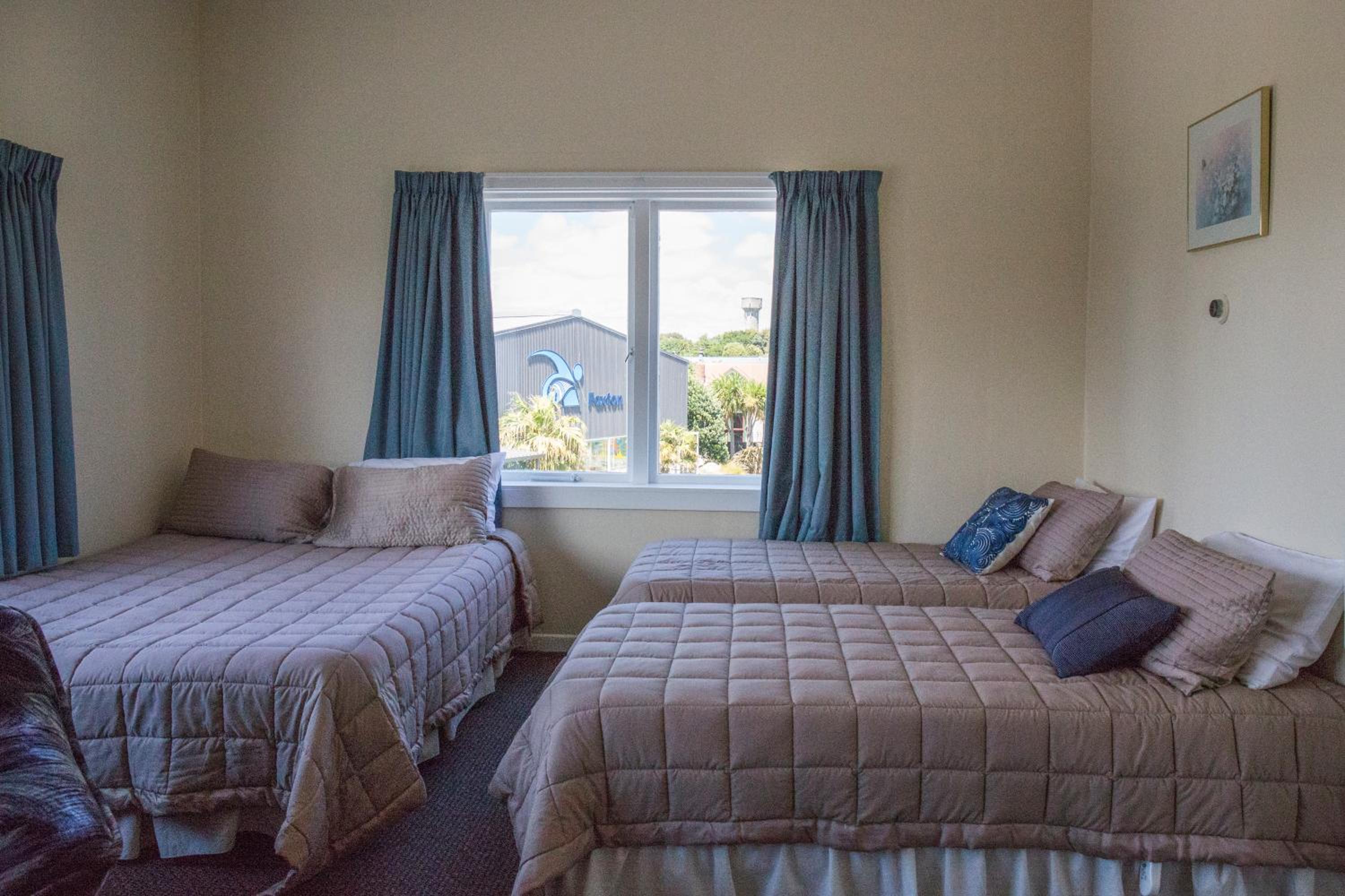 Deluxe Family Suite photo 1