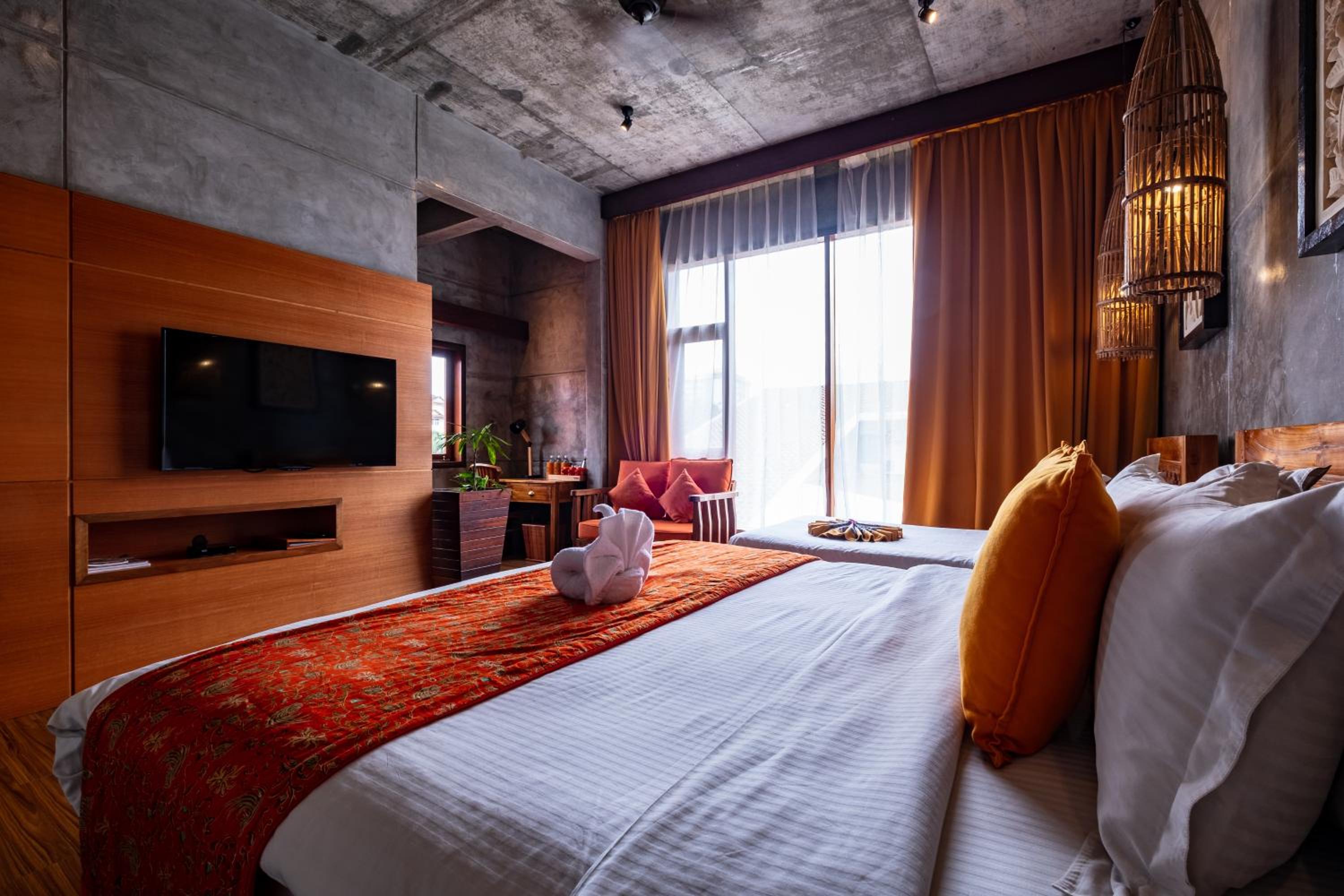 Deluxe Triple Room with City View and Bathtub photo 3