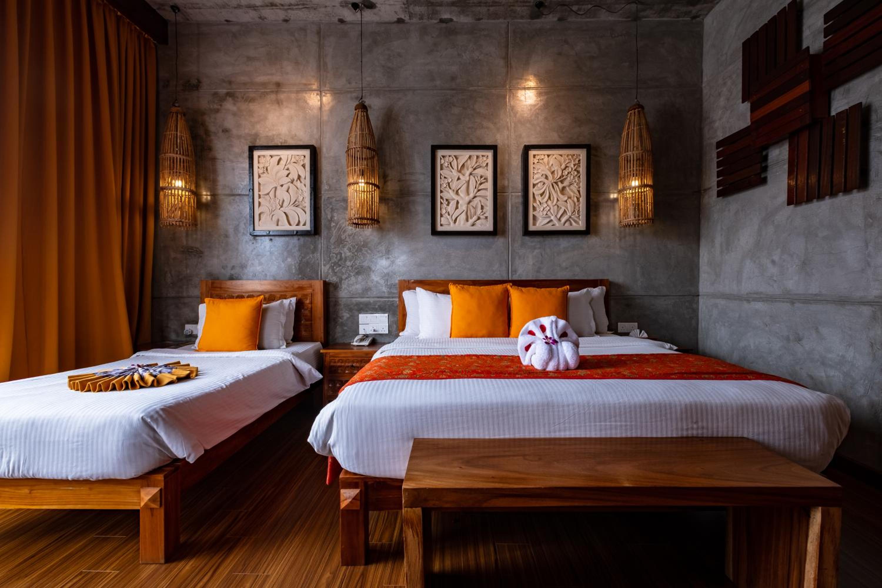 Deluxe Triple Room with City View and Bathtub photo 1