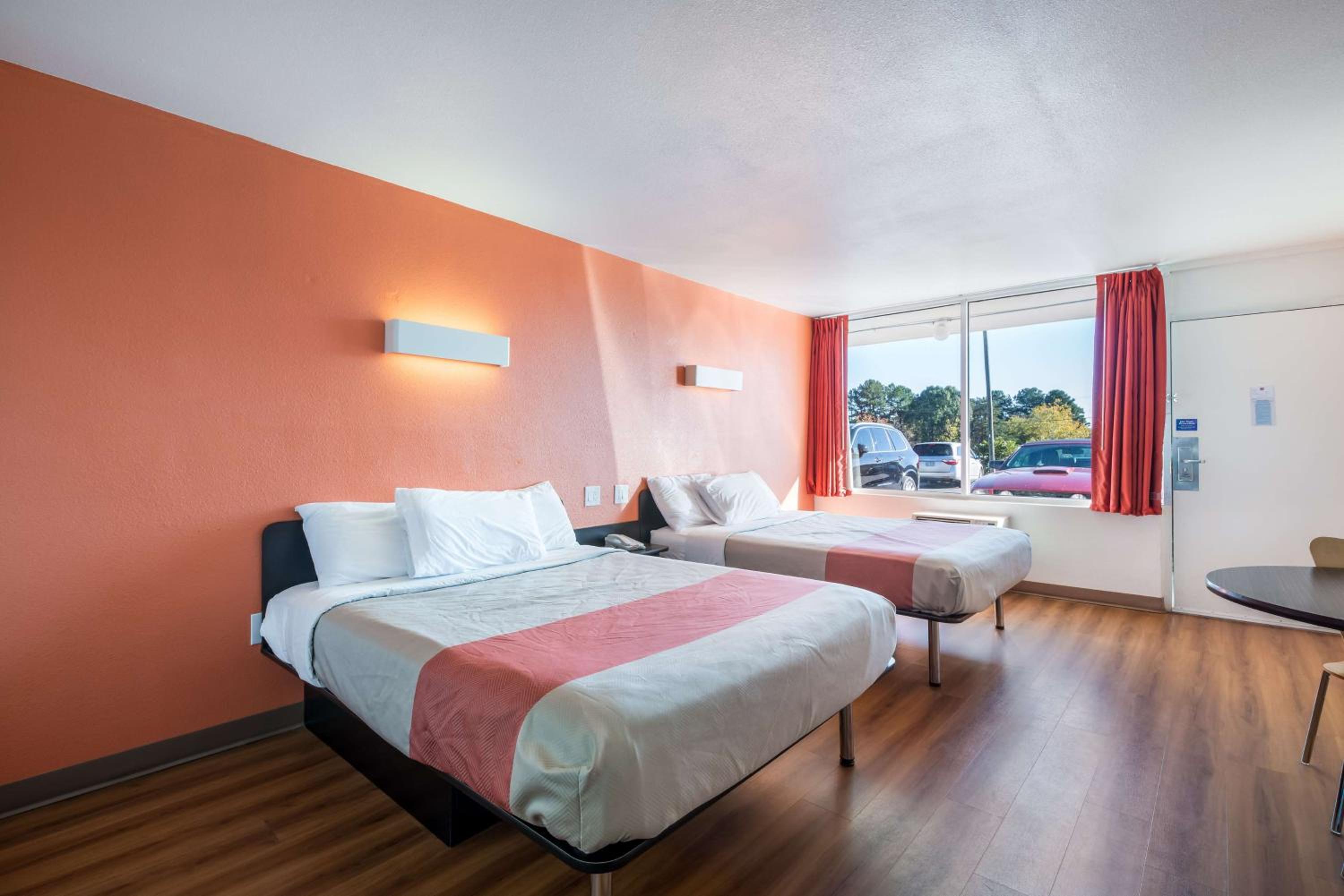 Deluxe Queen Room with Two Queen Beds - Smoking photo 1