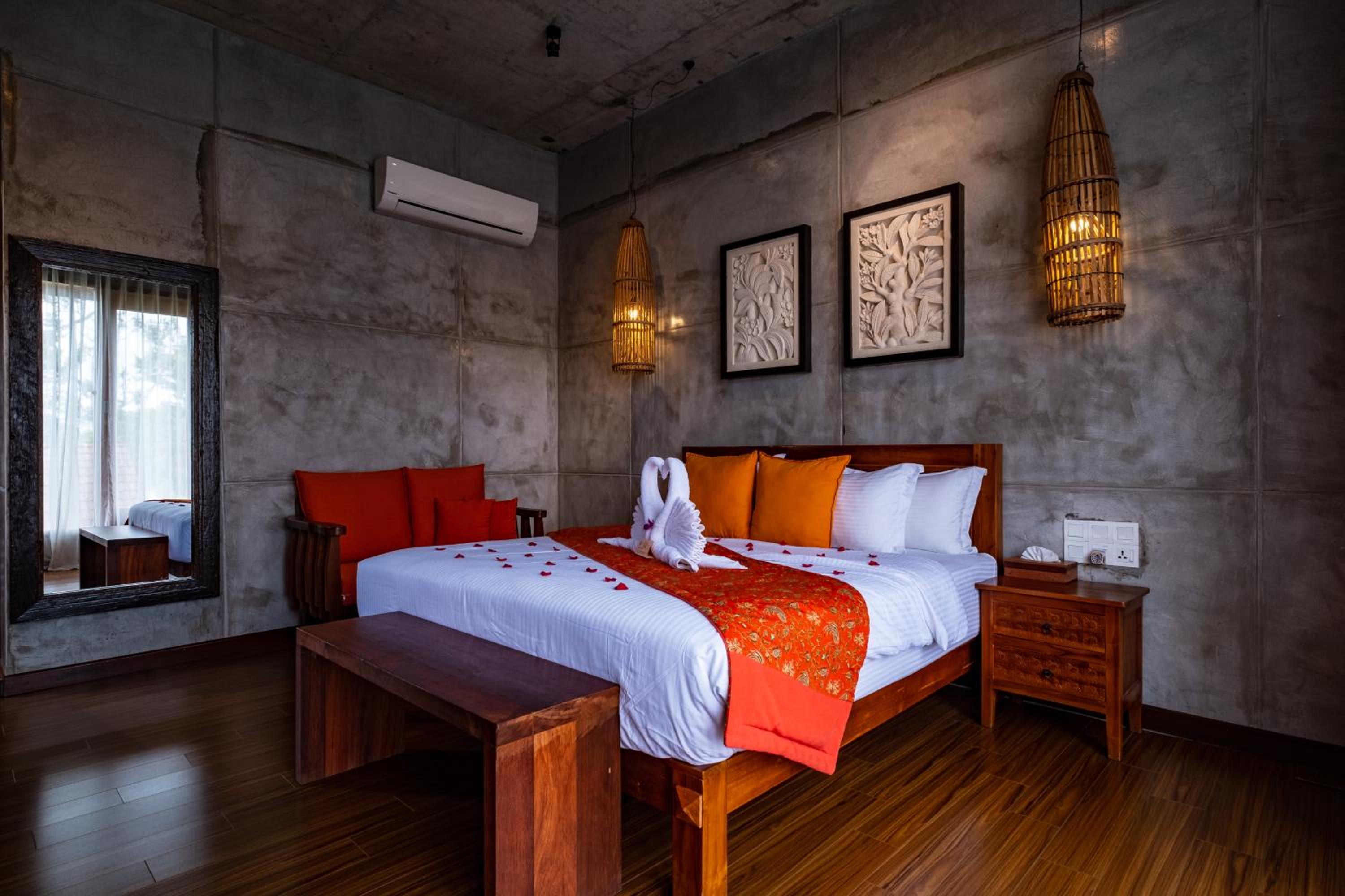 Standard Double Room with Bathtub