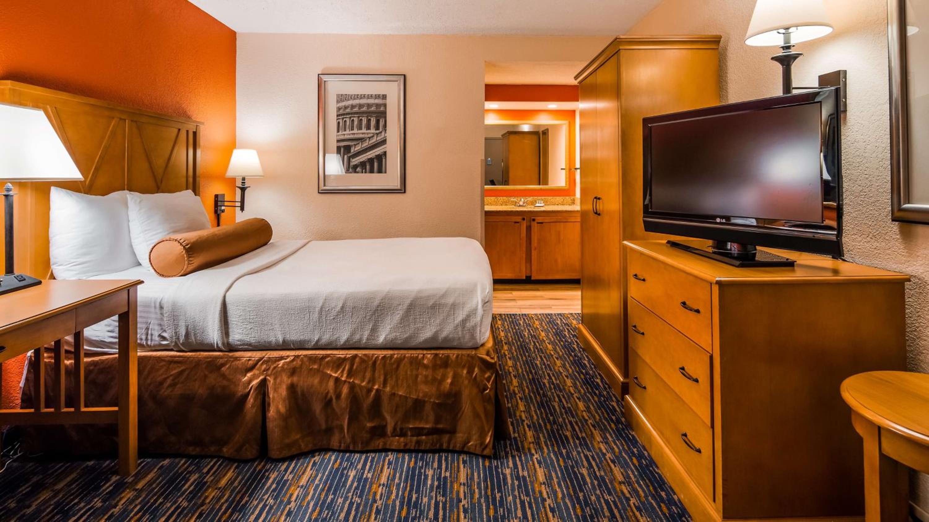King Room - Non-Smoking - Photo 2