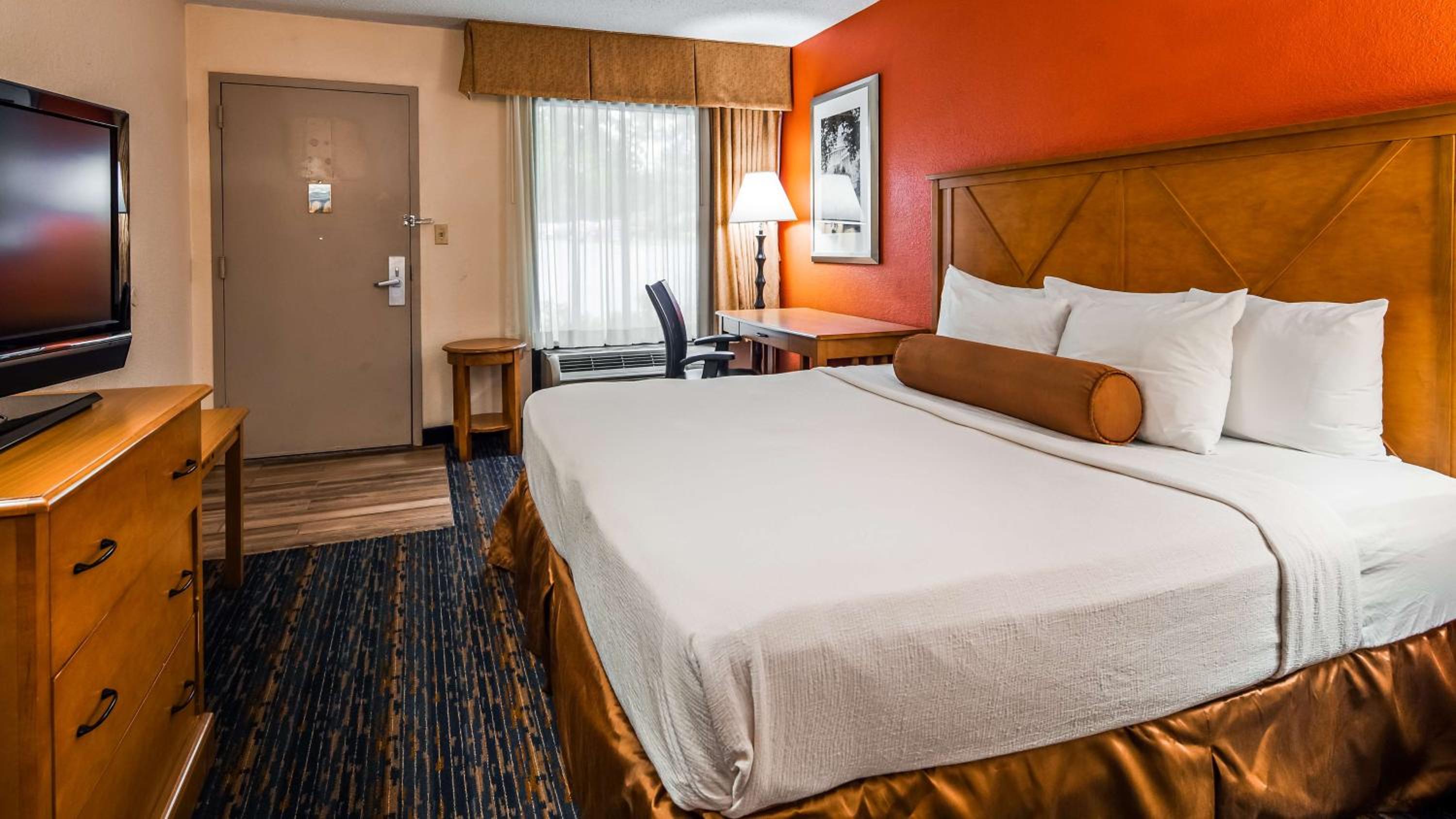 King Room - Non-Smoking - Photo 5