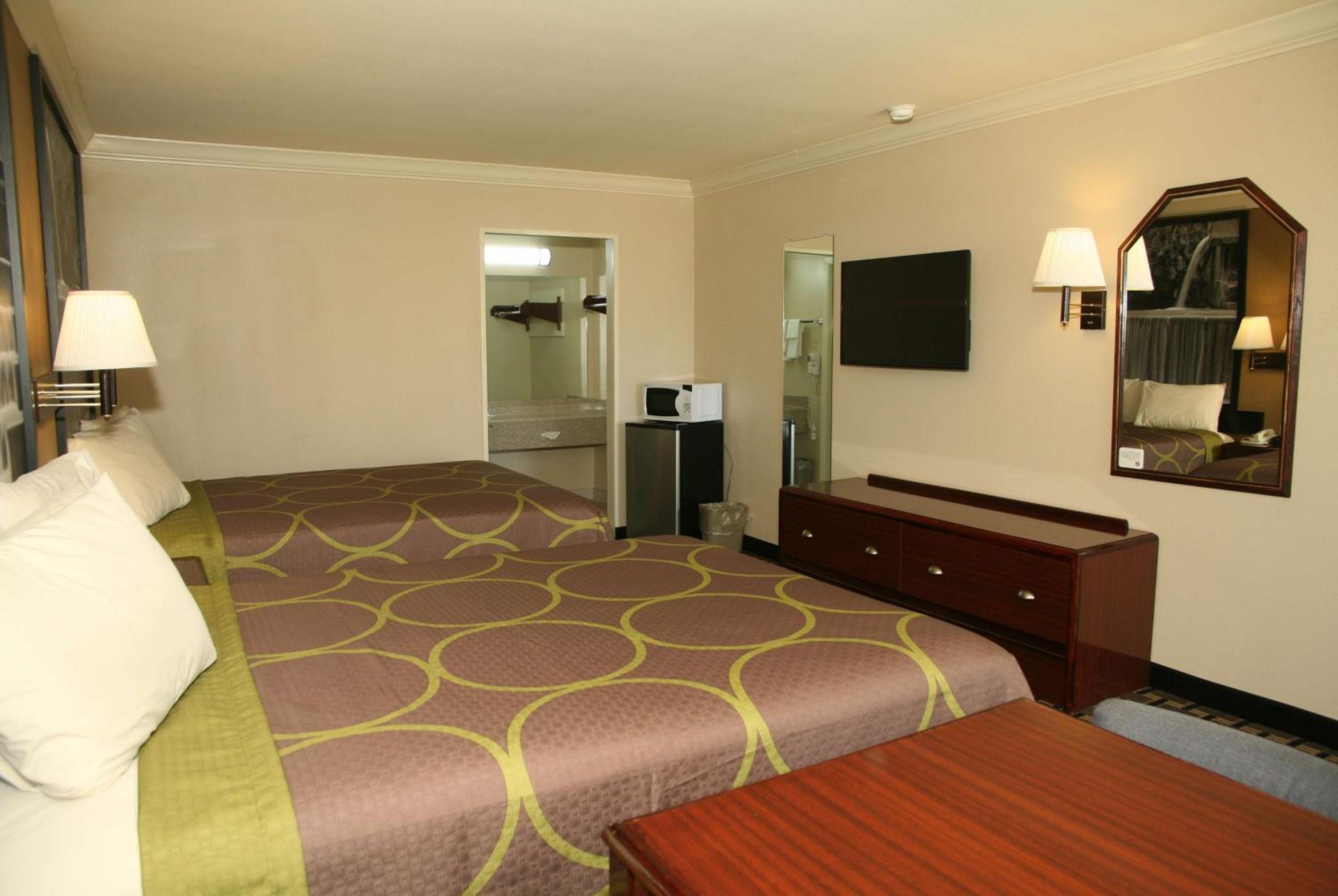 Double Room with Two Double Beds - Smoking - Photo 2
