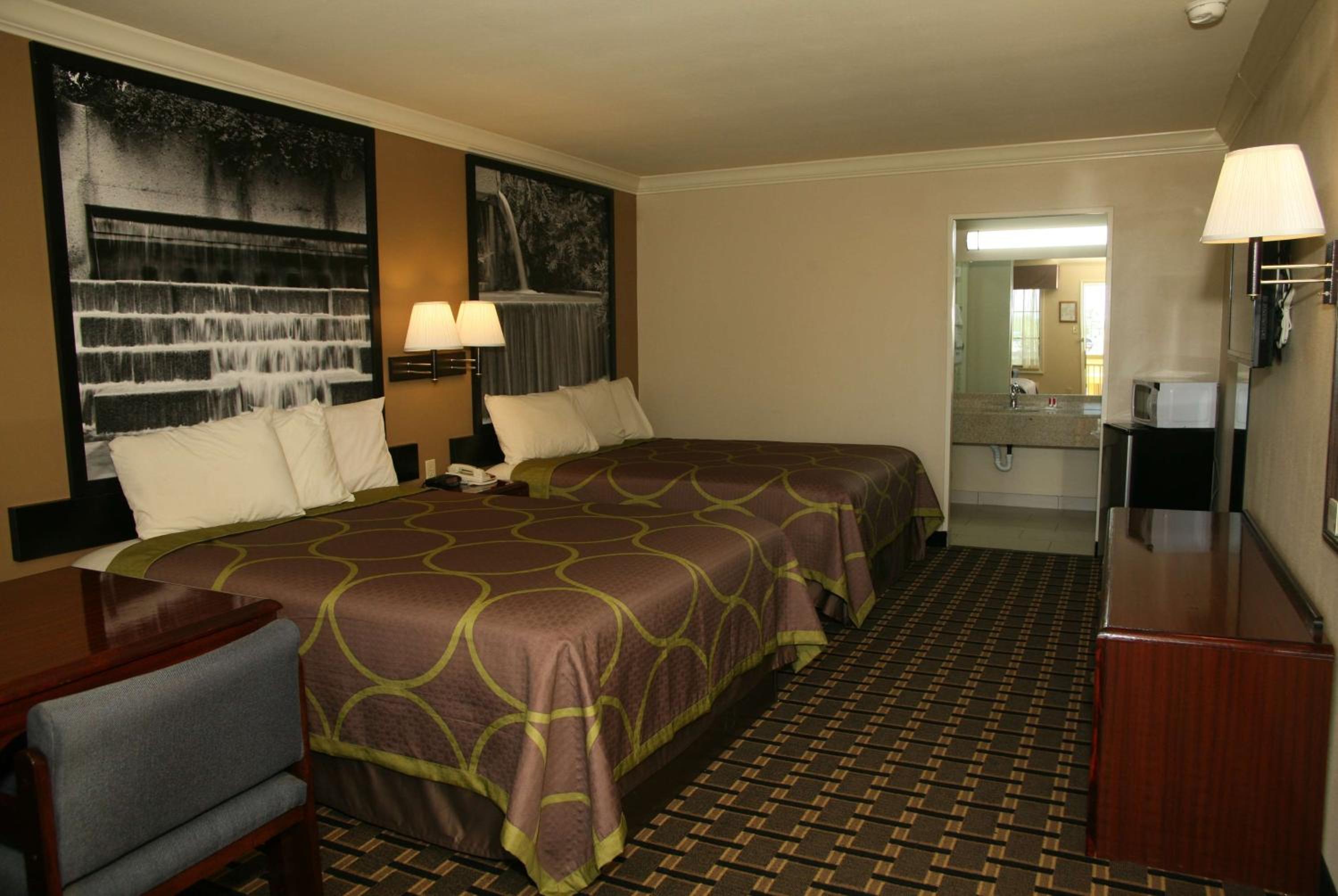 Double Room with Two Double Beds - Smoking - Photo 3