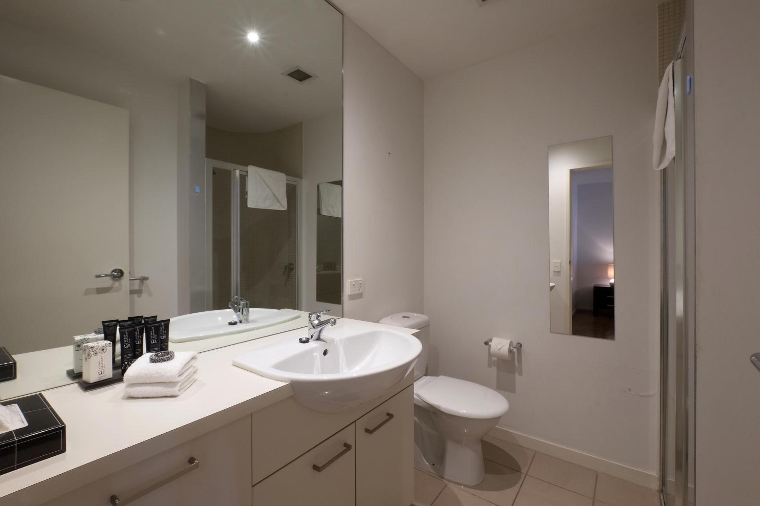 Executive Two-Bedroom, One-Bathroom Apartment thumbnail 5