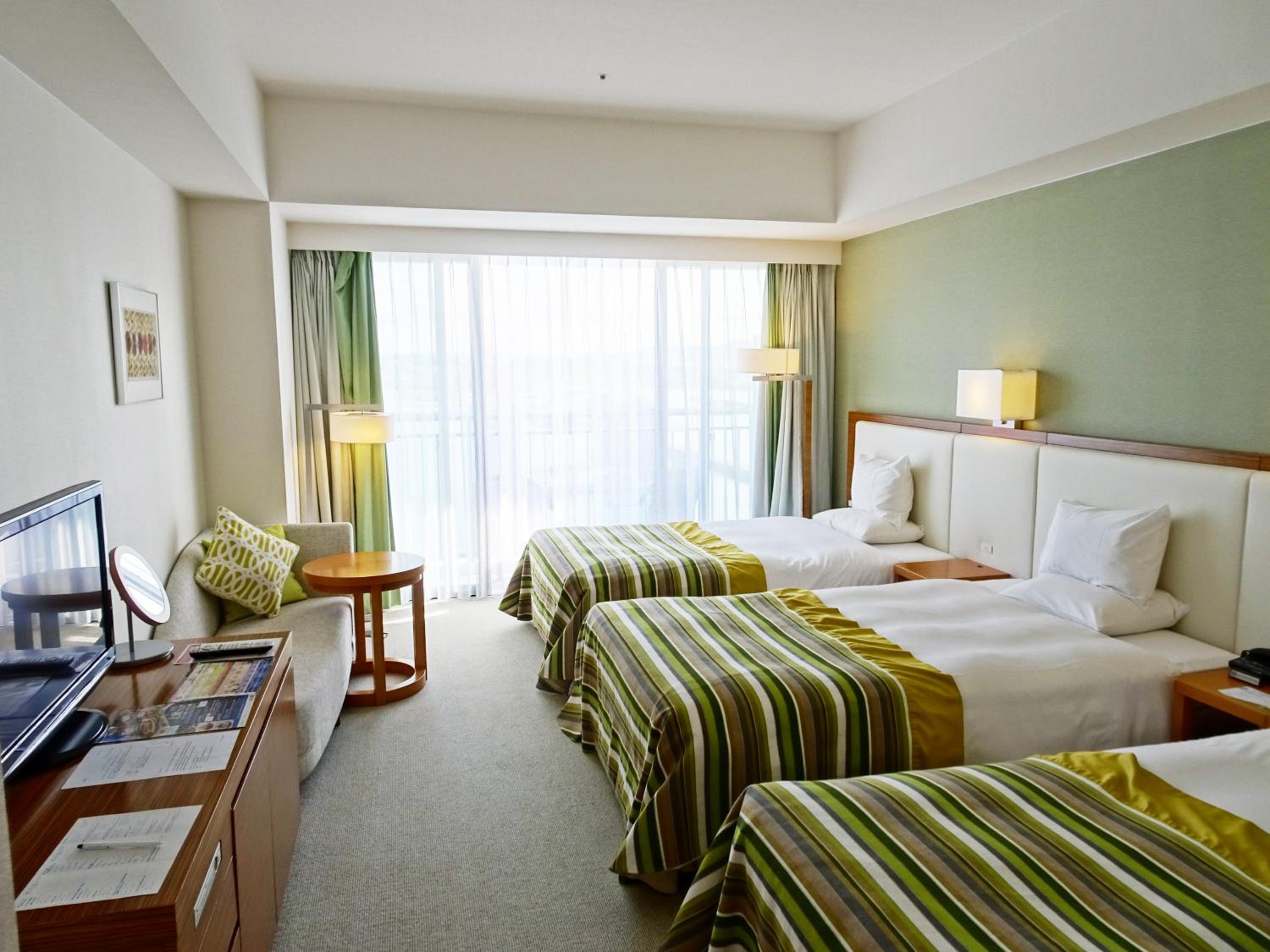 Large Deluxe Triple Room with Harbor View - High Floor 8F - Photo 5