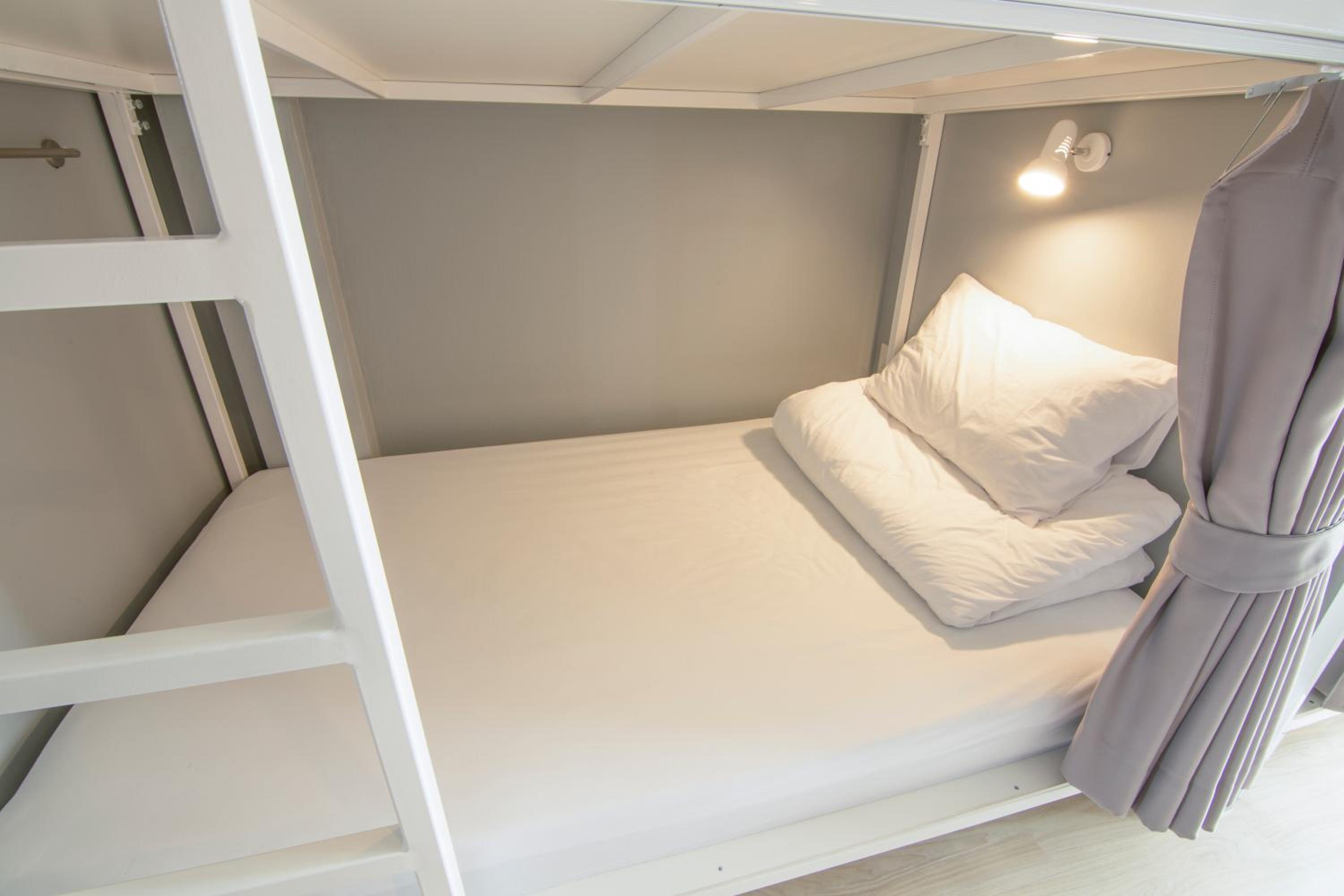 Bed in 8-Bed Mixed Dormitory Room photo 2