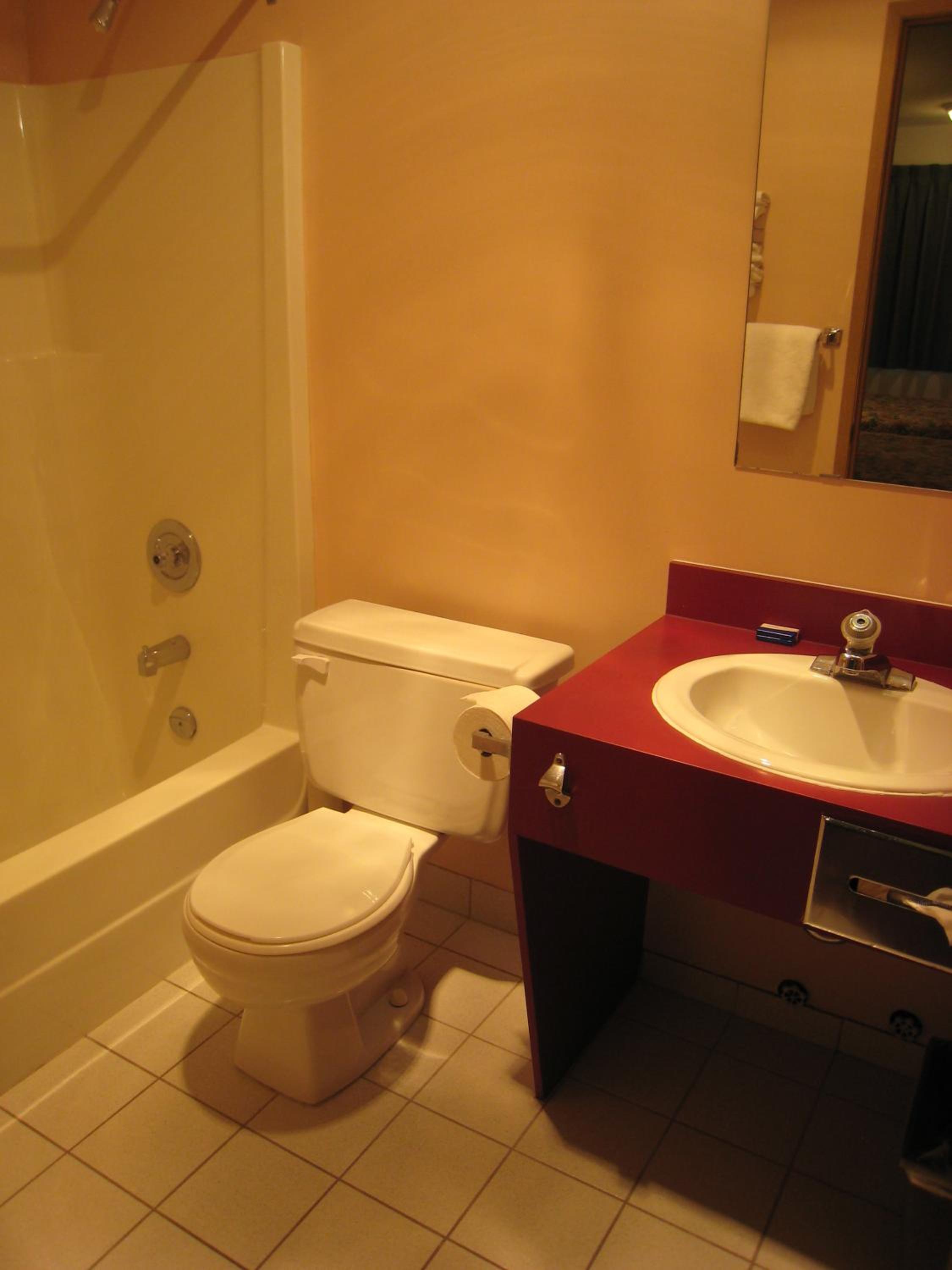 Queen Room photo 2
