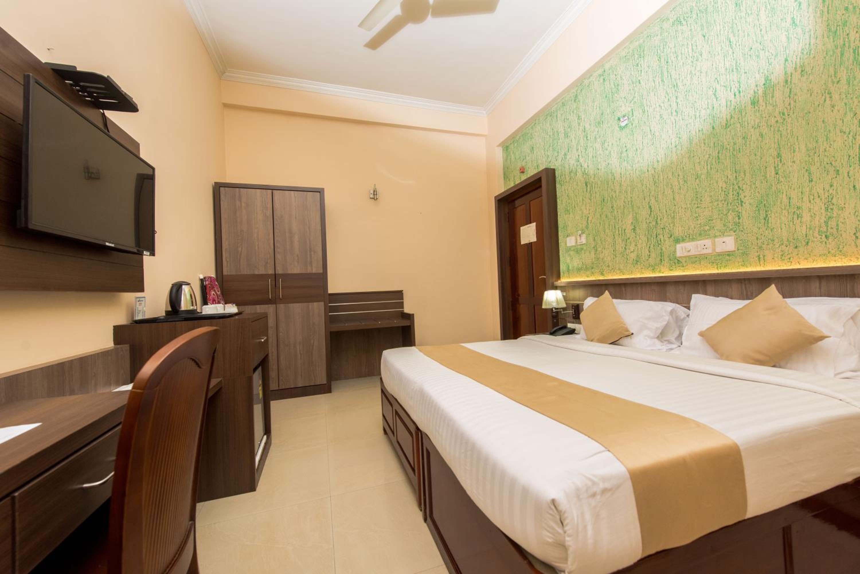 Deluxe Non AC Room - Photo 4