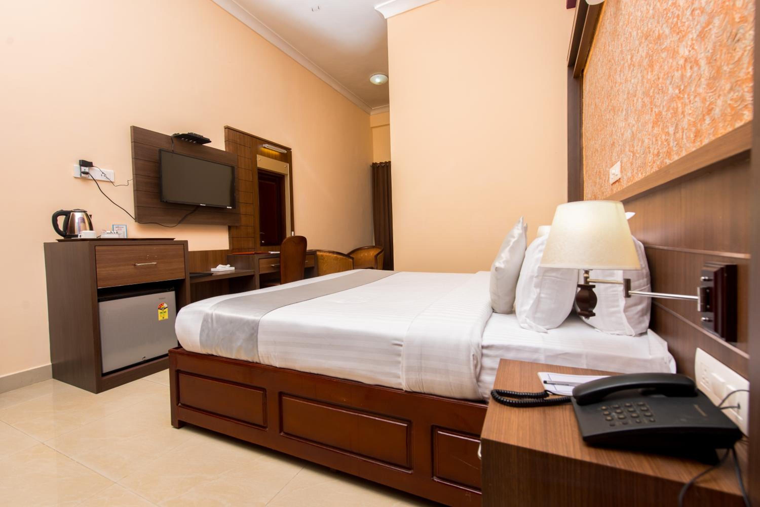 Deluxe Non AC Room - Photo 3