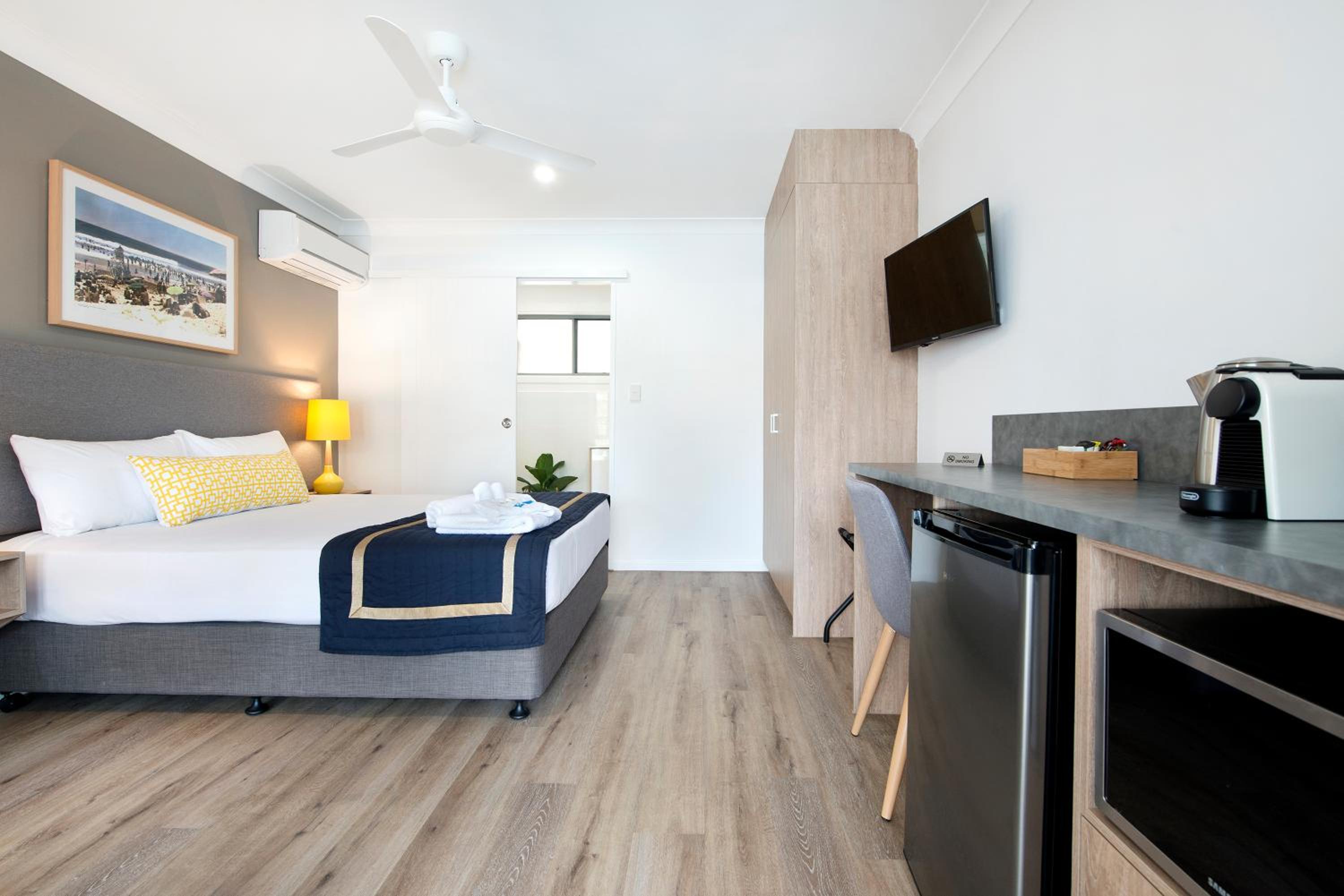 Deluxe Queen Room- Free Parking - Photo 3