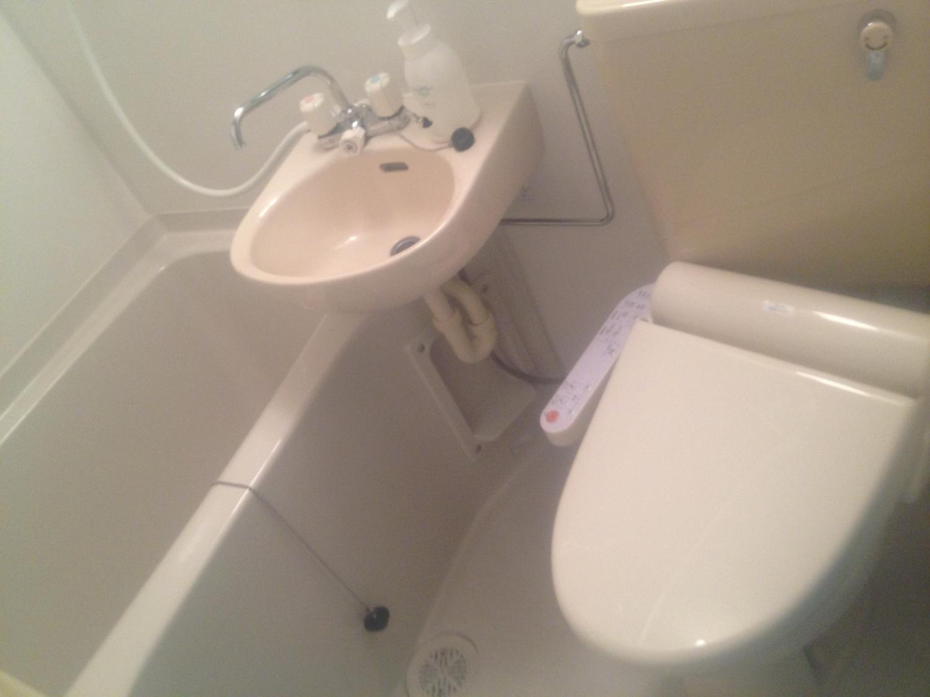 Twin Room with Private Bathroom photo 3
