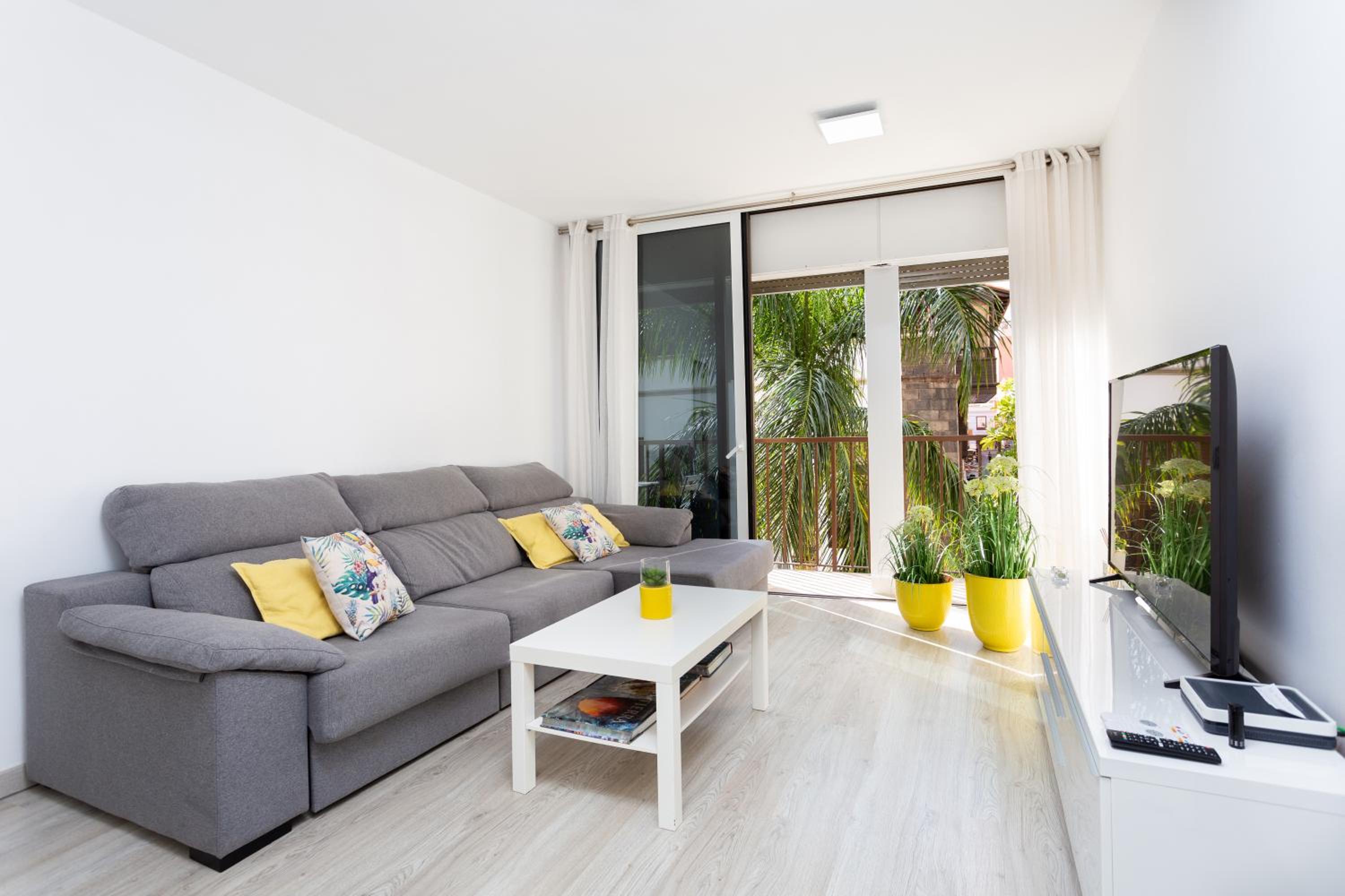 Apartamento con Balcón