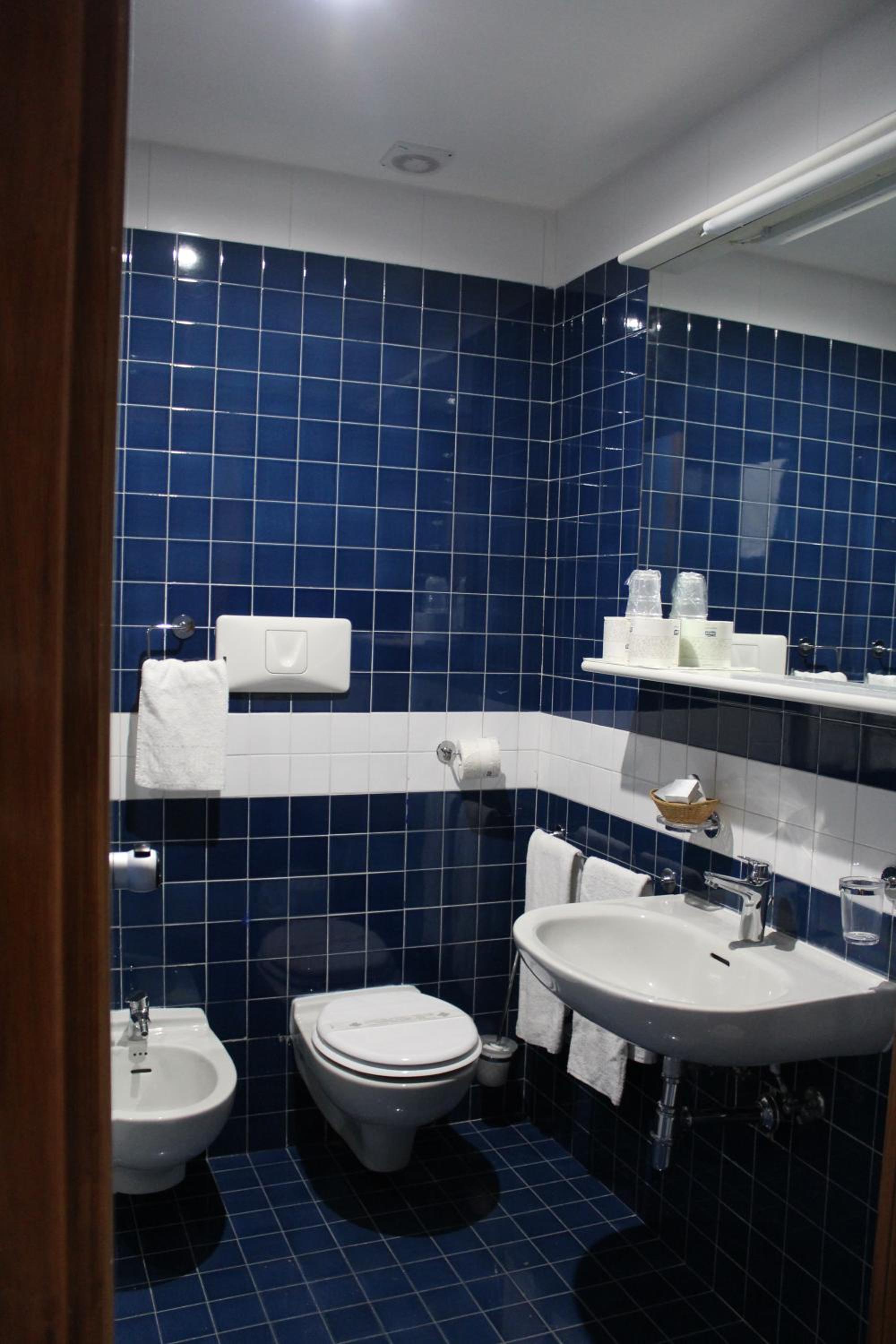 Standard Double or Twin Room with Sea View - Photo 5
