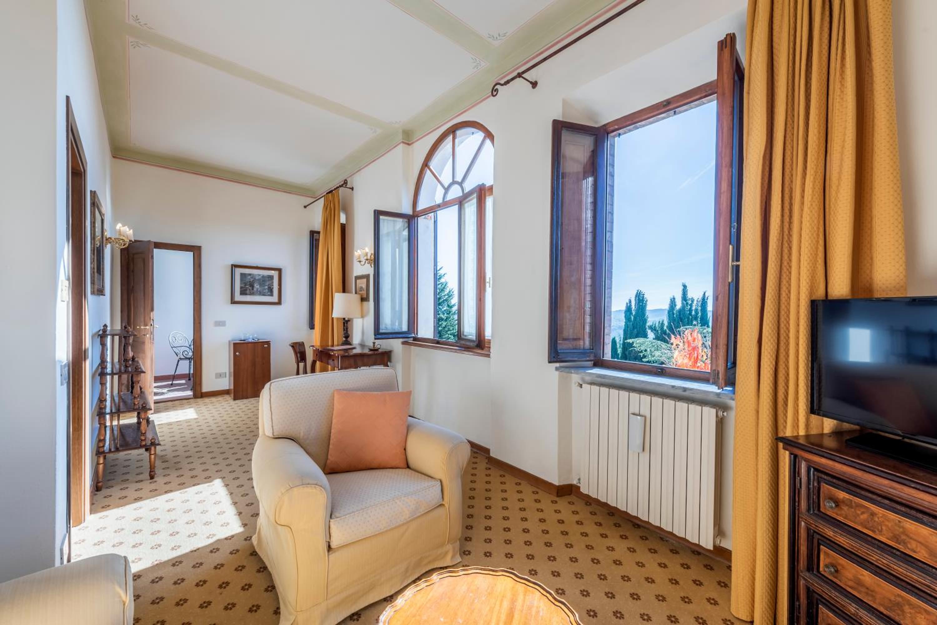 Suite with Balcony - Photo 5
