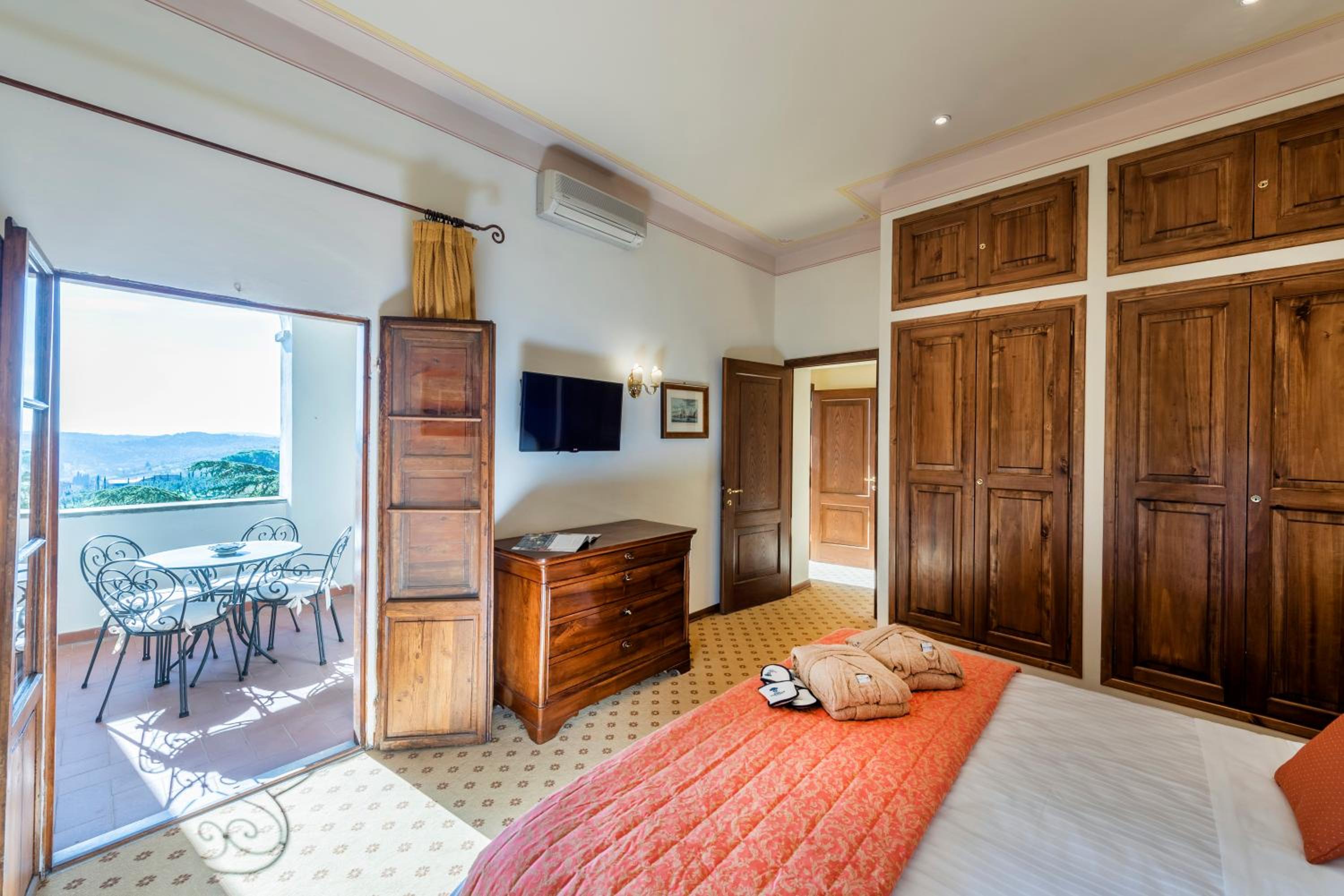 Suite with Balcony - Photo 1