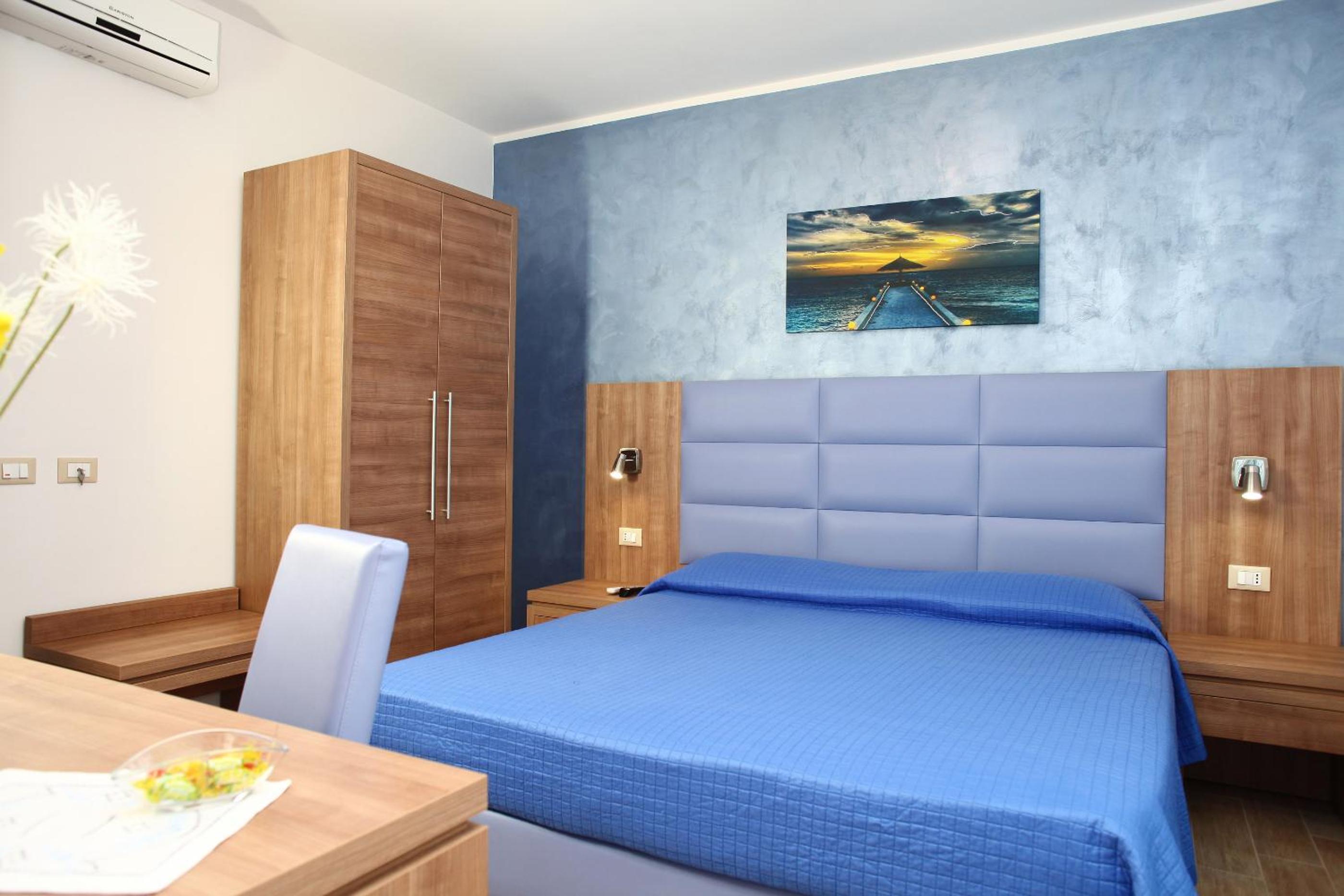 Standard Double Room photo 3