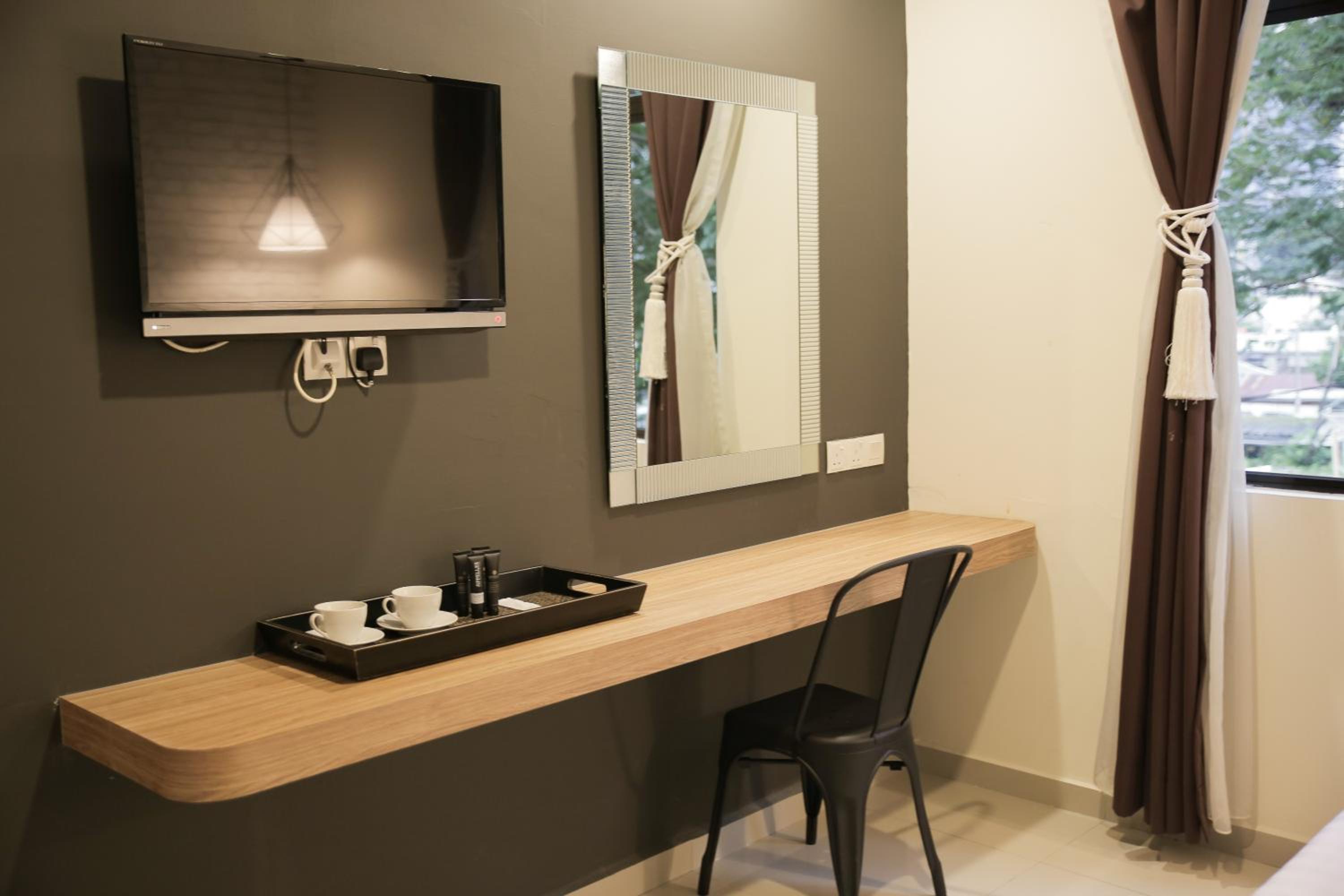 Deluxe Queen Room