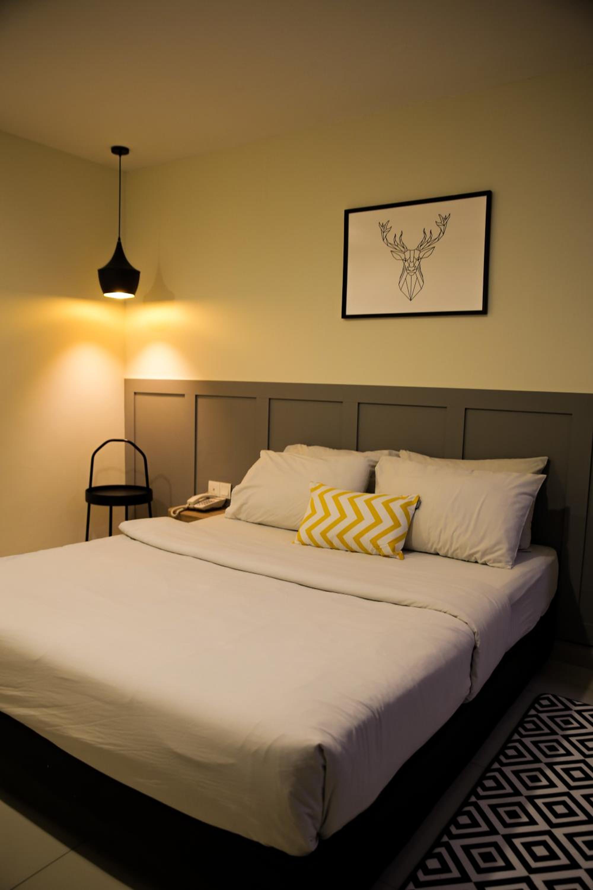 Standard Queen Room